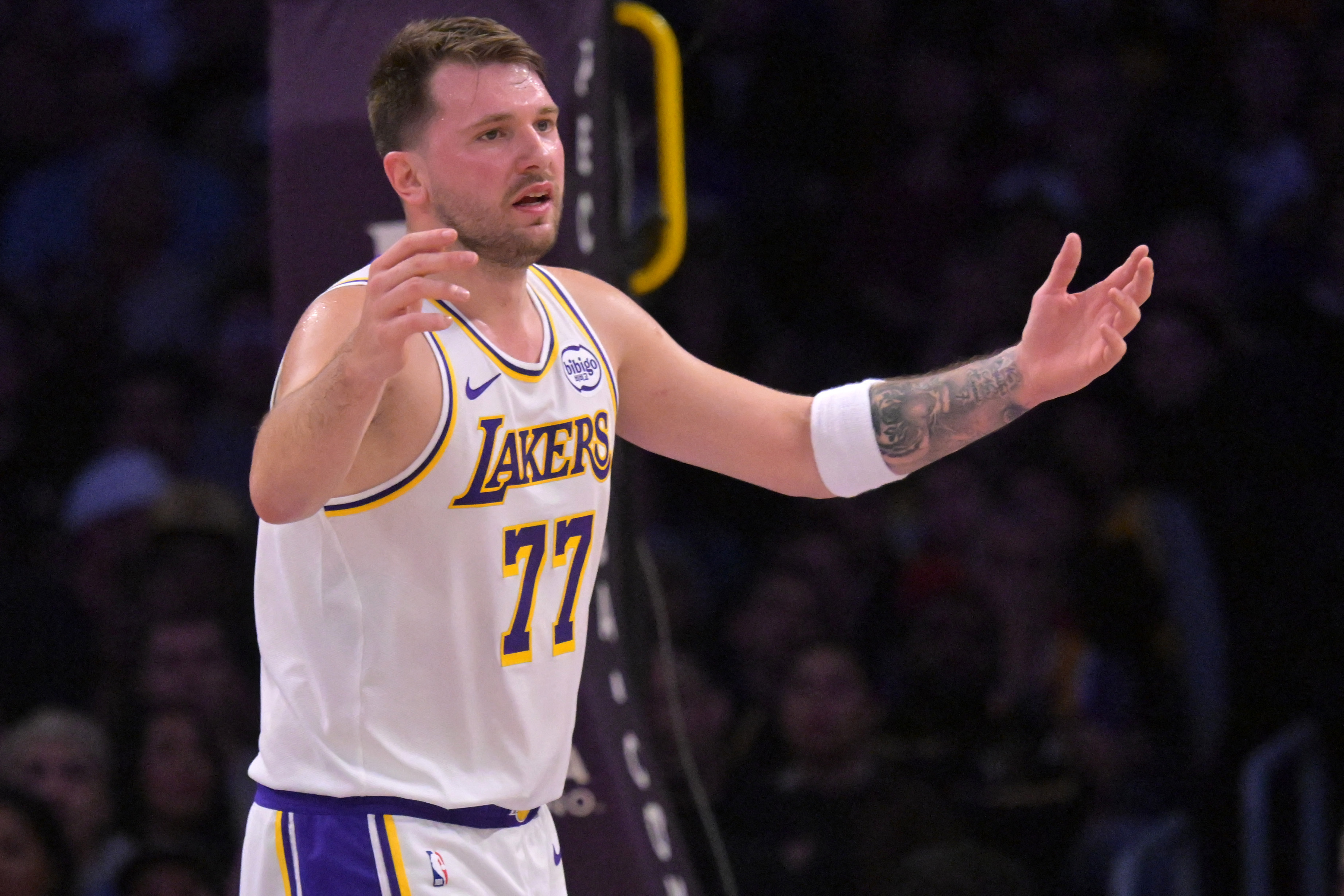 NBA＝レーカーズ連敗ストップ、八村12得点 ドンチッチが34得点