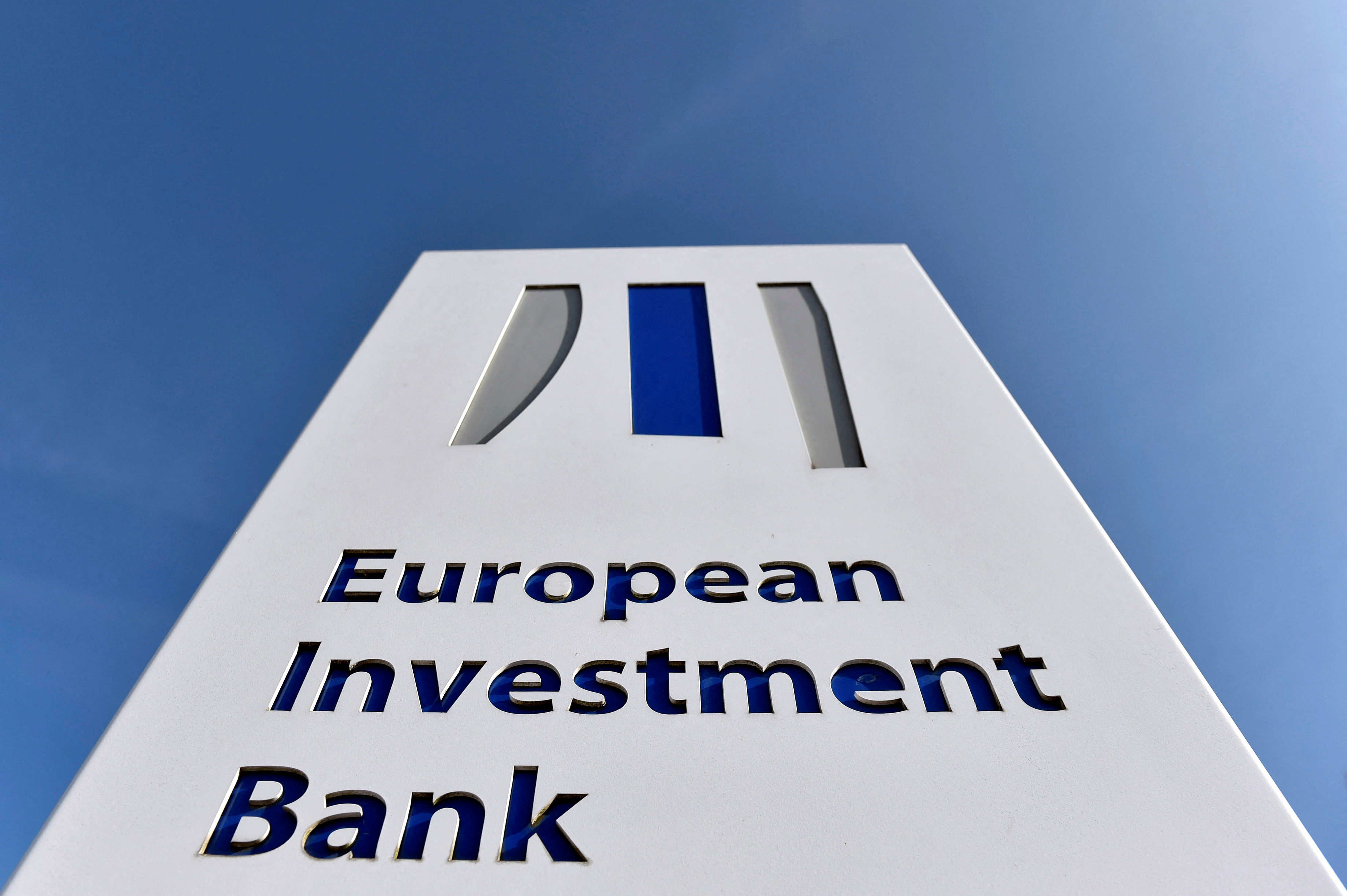 EIB and Deutsche Bank team up to support EU wind power industry | Reuters