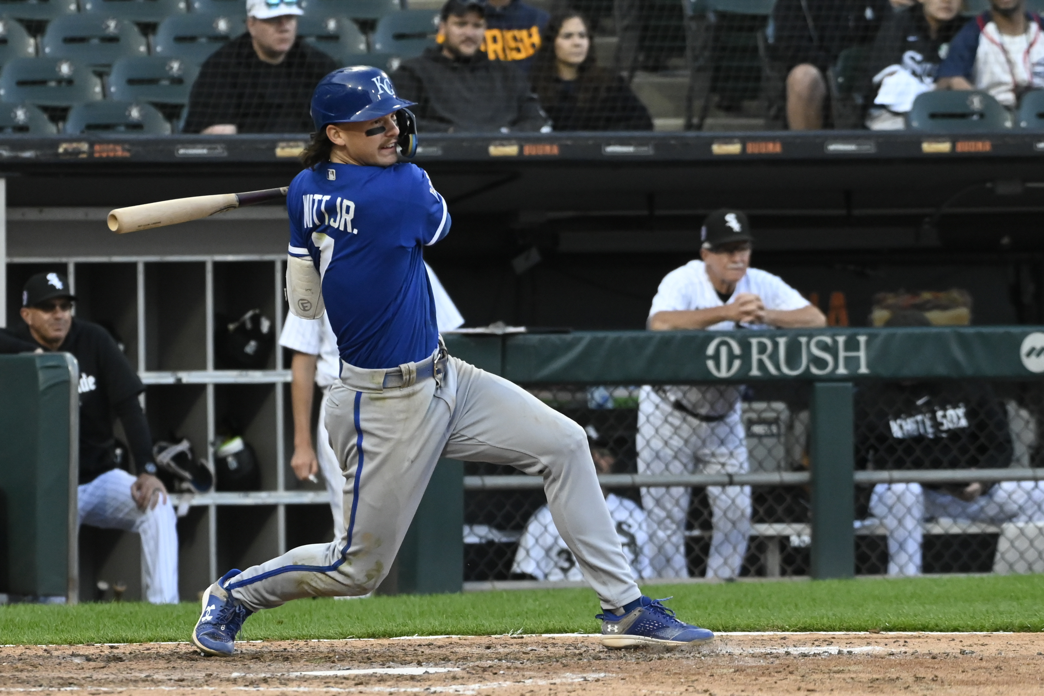 Royals blow lead, get it back to clip White Sox