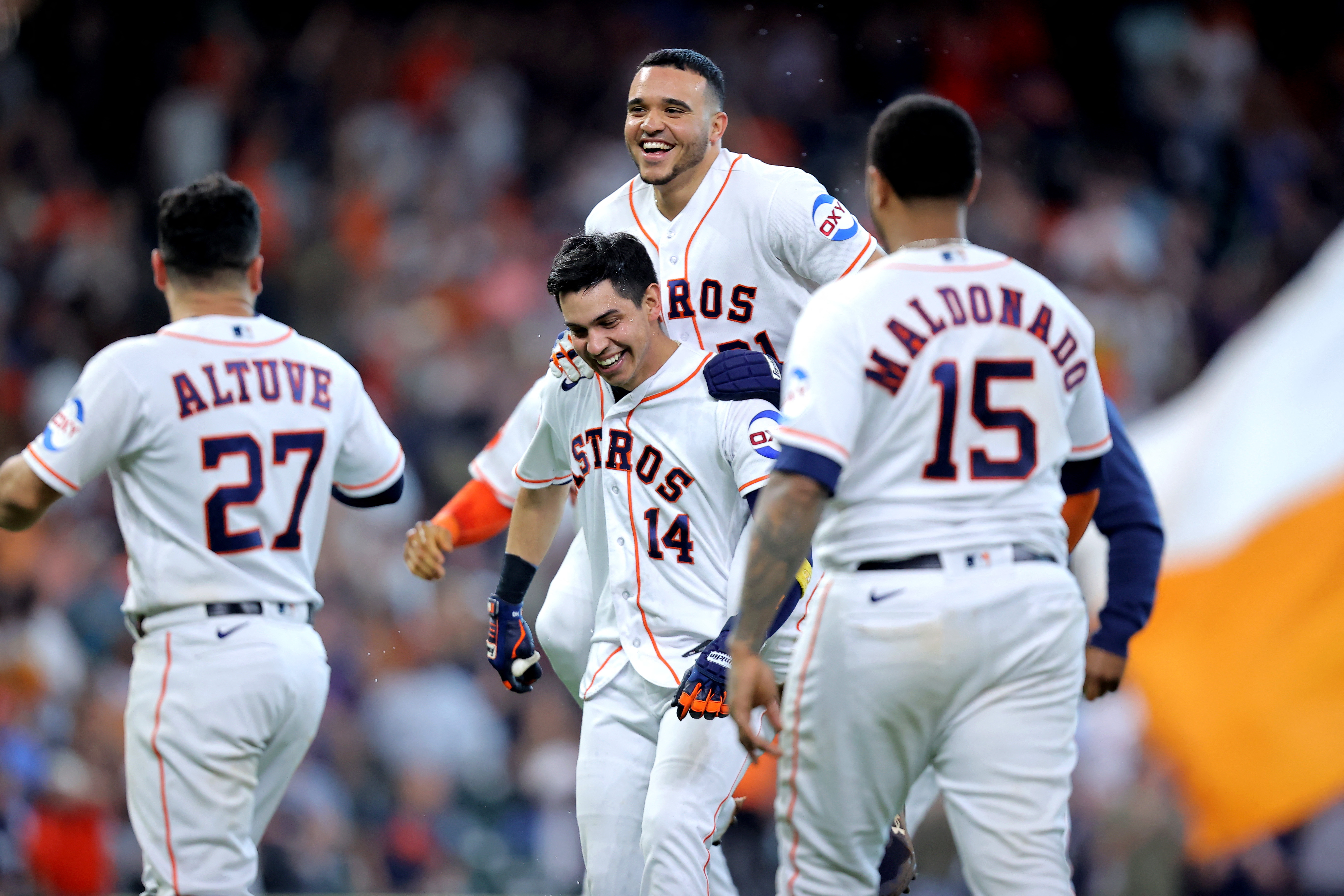 Astros rally late, beat O's in walk-off thriller