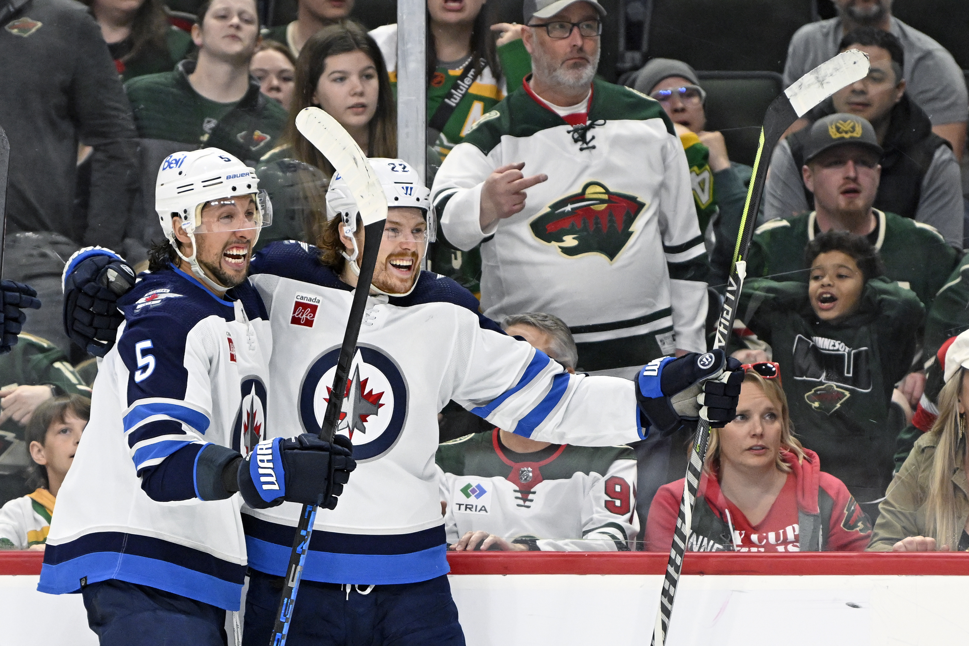 Jets defeat Wild, clinch West's second wild card