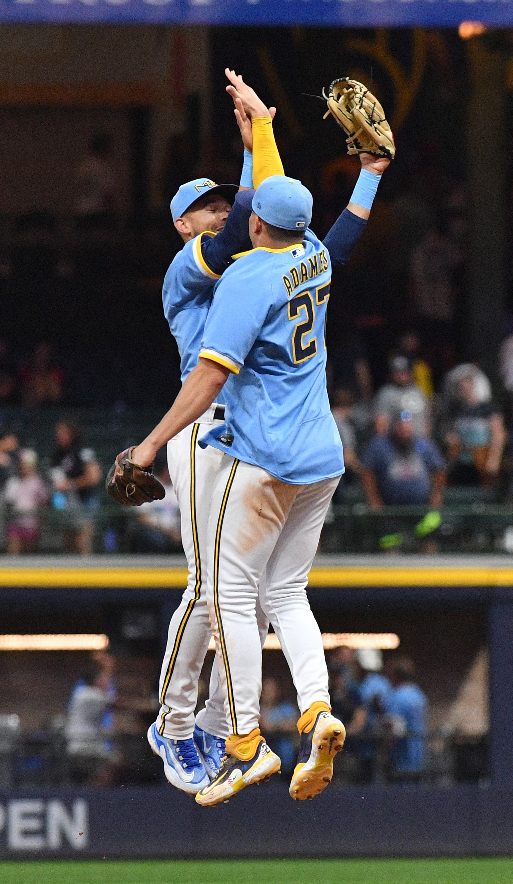 Wiemer, Adames, Burnes carry Brewers to 7-3 win over NL Central