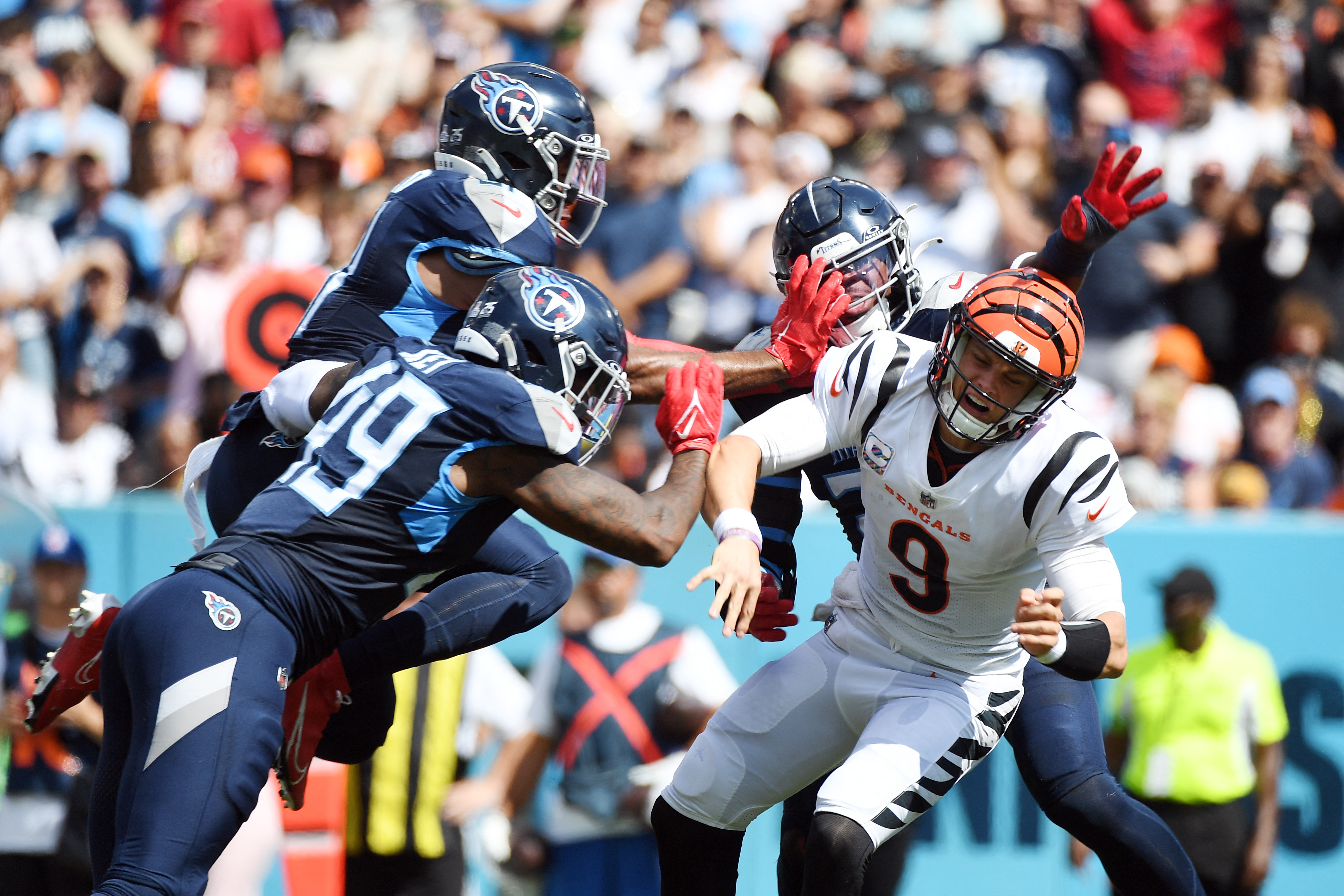 Derrick Henry helps Texans rout Bengals