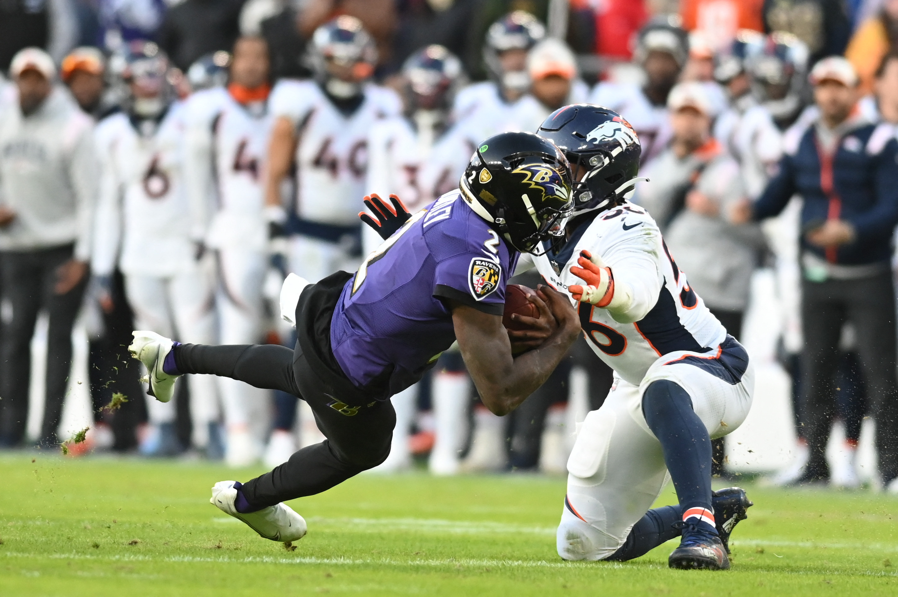 Joe Burrow limped off after throwing TD vs. Ravens