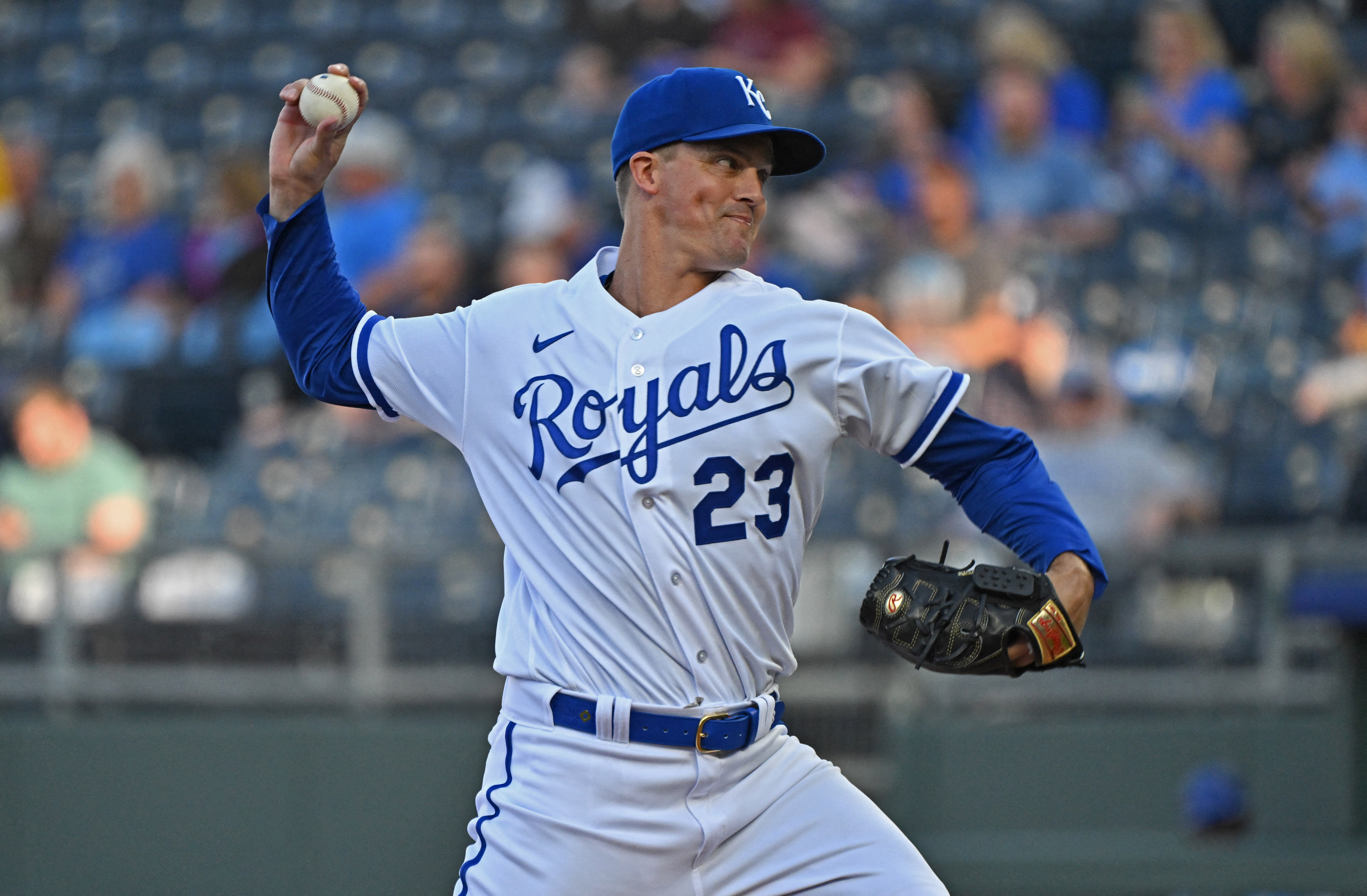 Kyle Isbel, Royals get past Twins in rubber match