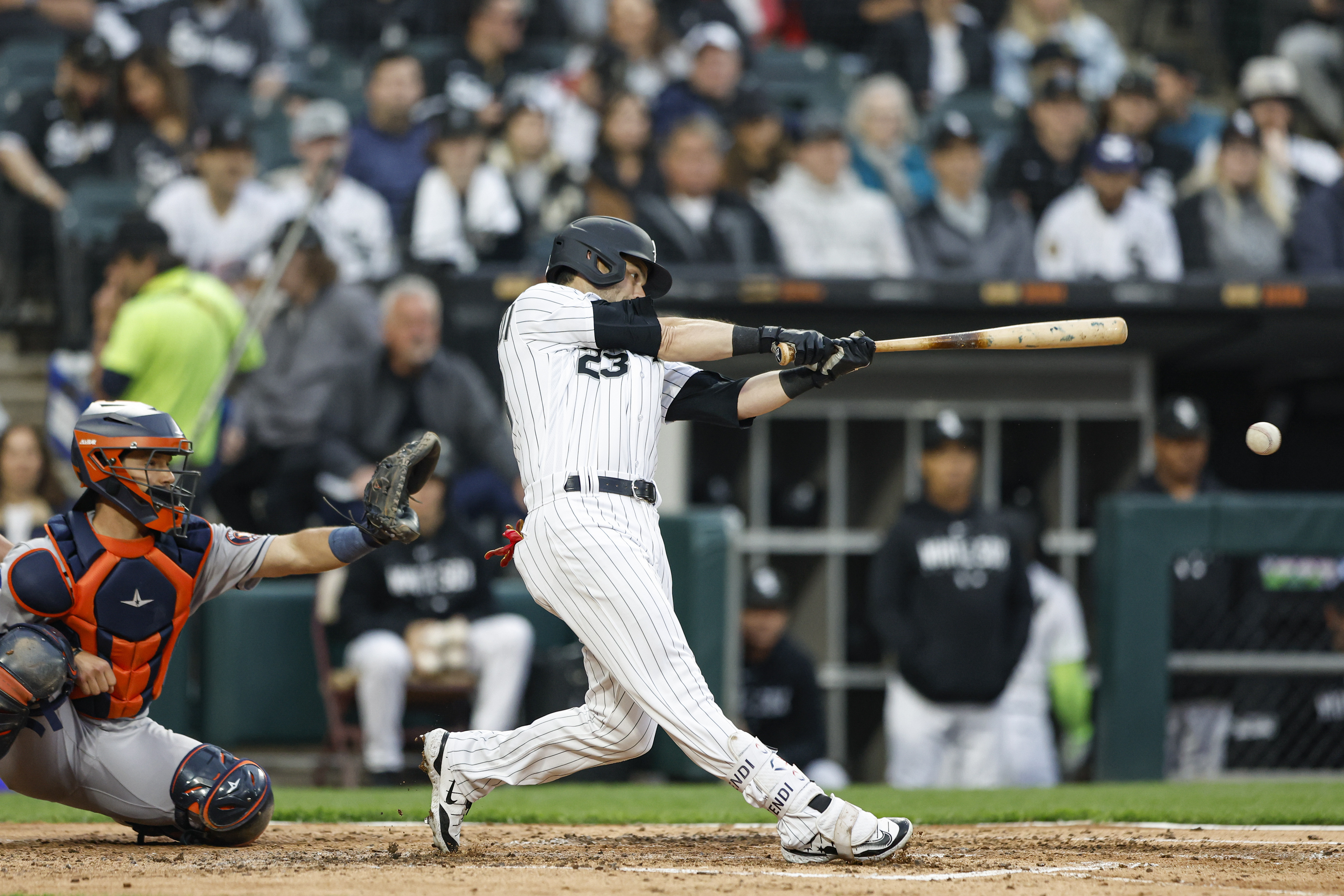 Luis Robert homers, drives in winner as White Sox top Astros