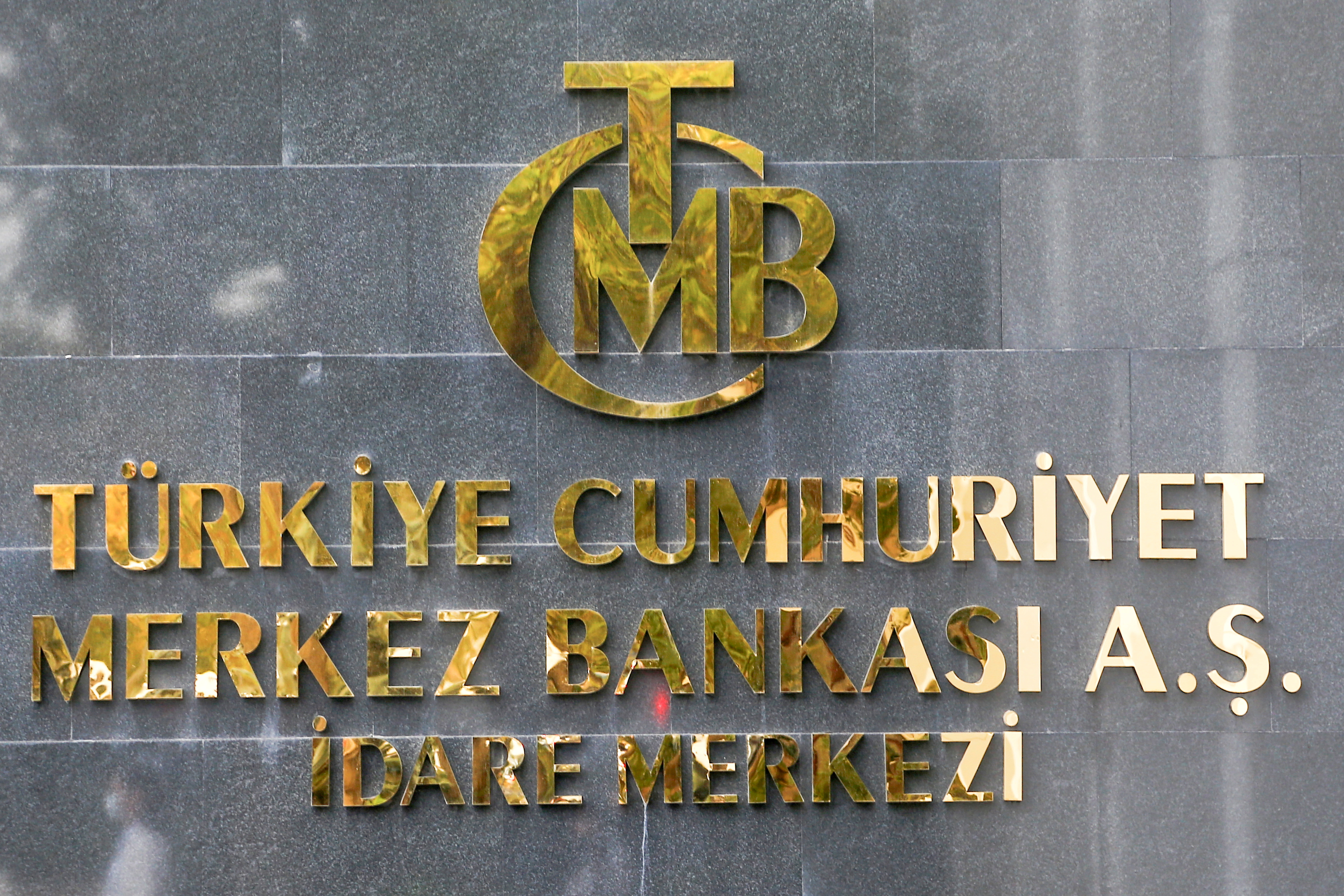 トルコ中銀が1％追加利下げ、一段の緩和も示唆 リラ最安値 | ロイター