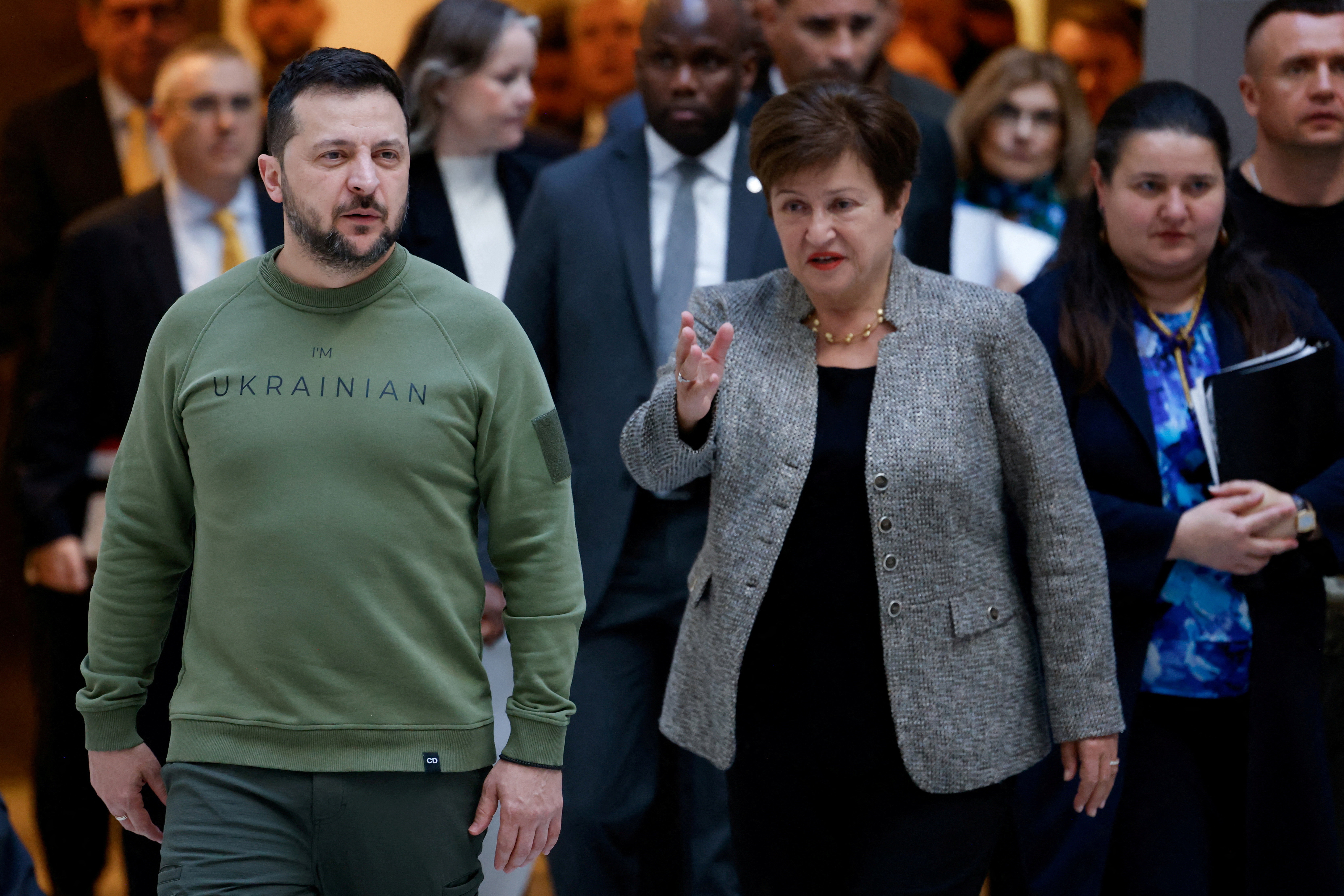 El presidente de Ucrania, Volodymyr Zelenskiy, se reúne con la directora gerente del Fondo Monetario Internacional, Kristalina Georgieva, en el FMI en Washington