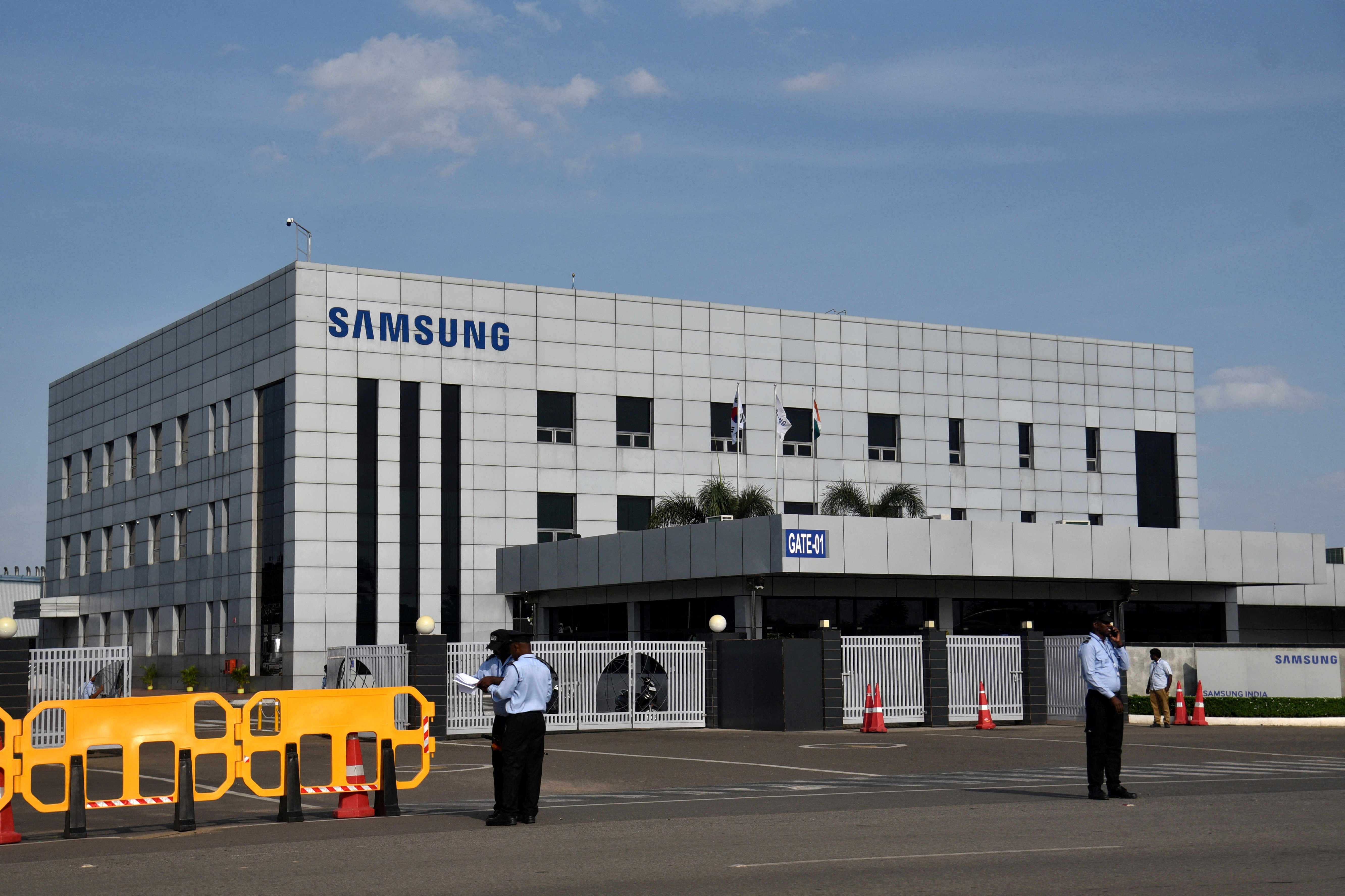 India asks Tamil Nadu state to find resolution to Samsung workers