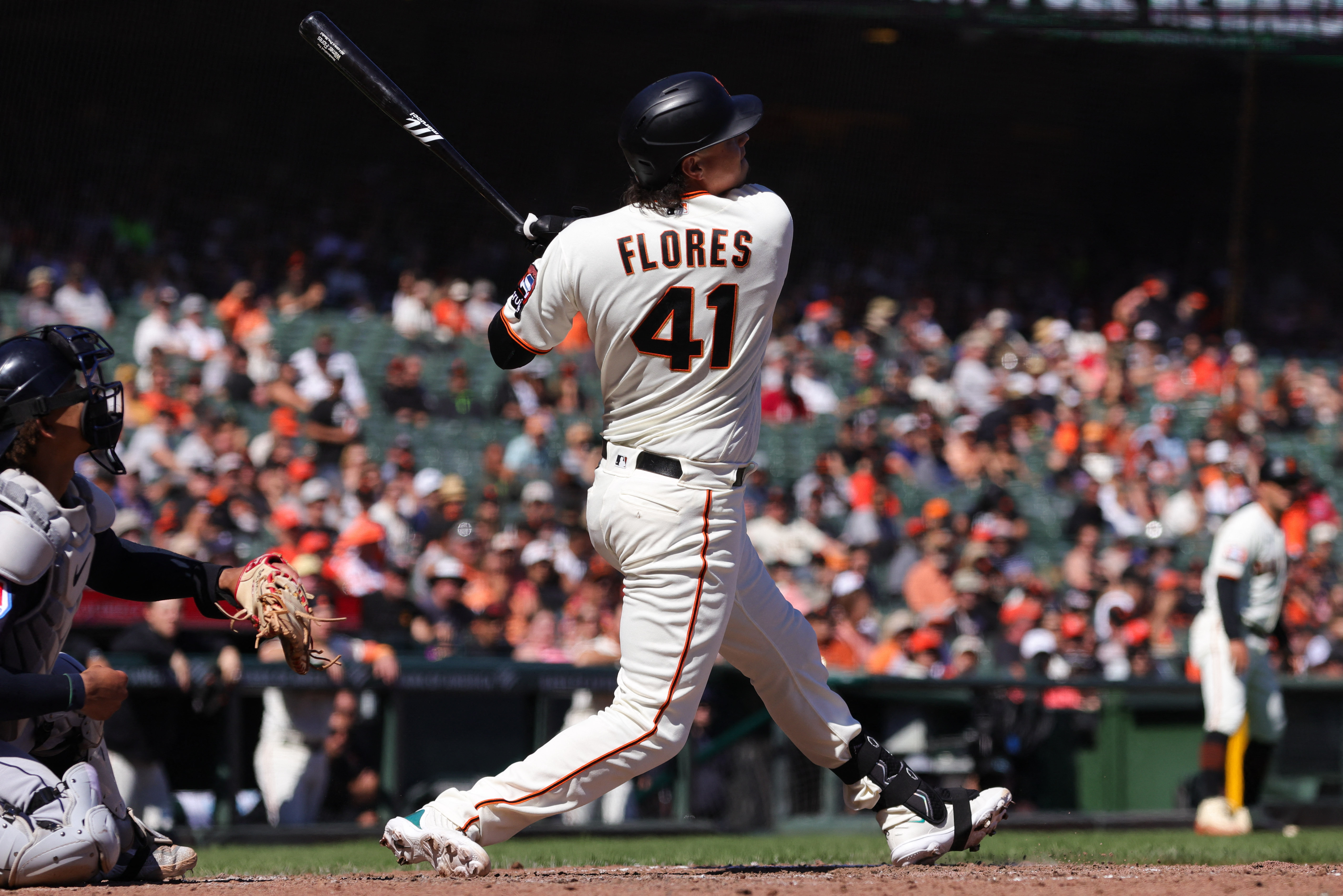 Giants rally late, edge Guardians in 10th