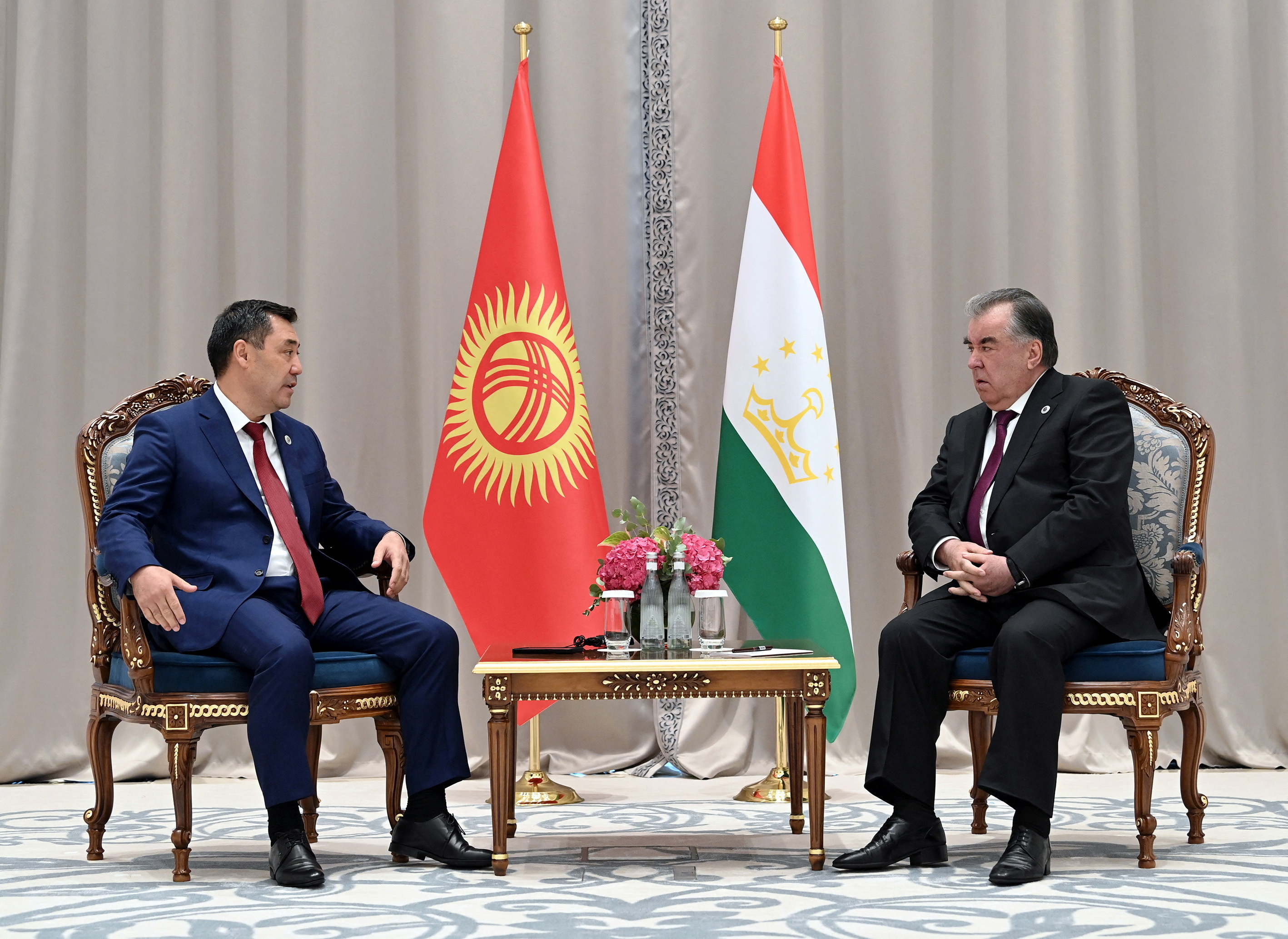 Kyrgyz President Japarov meets Tajik President Rakhmon in Samarkand