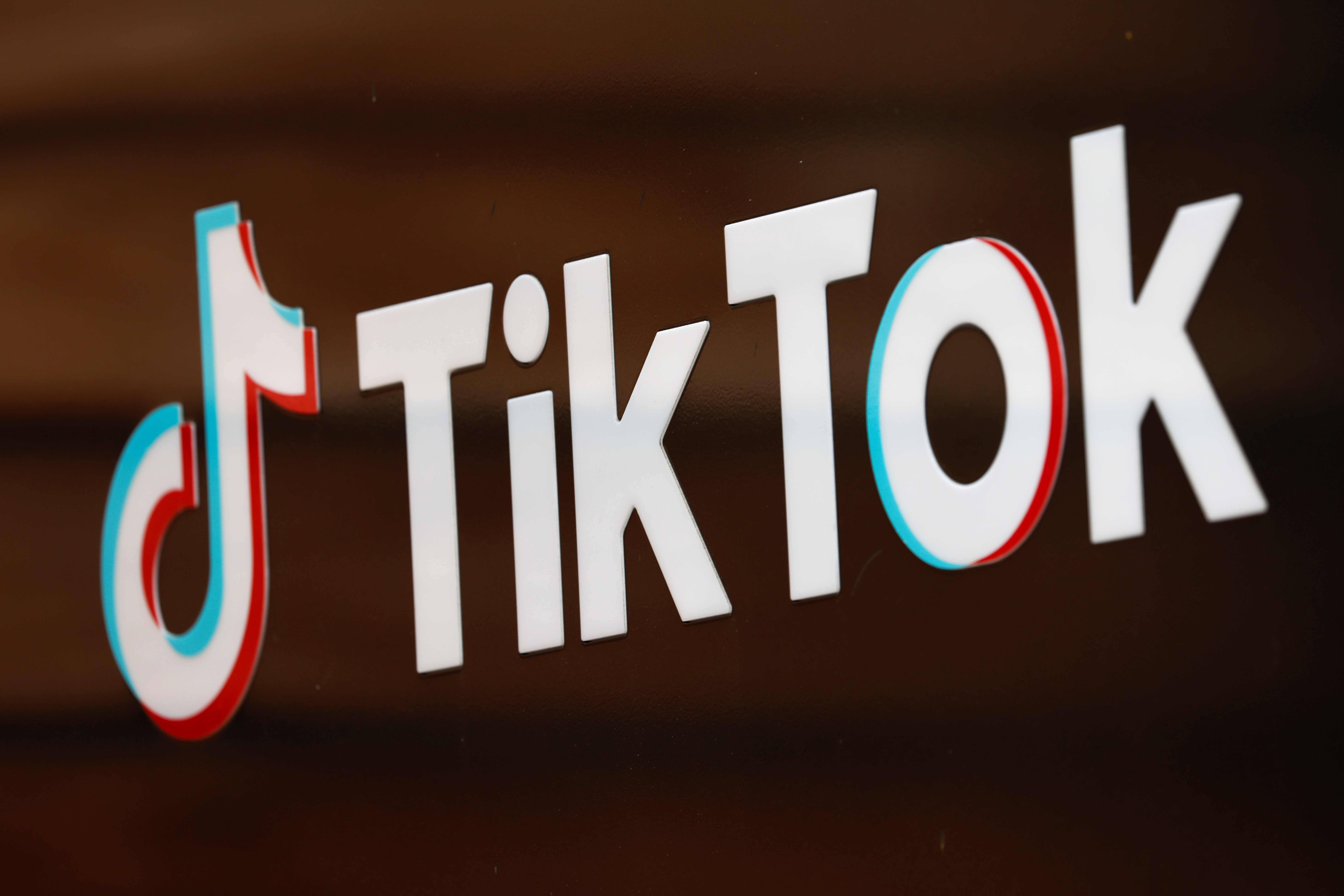 The TikTok logo is pictured outside the company's U.S. head office in Culver City, California, U.S.,  September 15, 2020.   REUTERS/Mike Blake