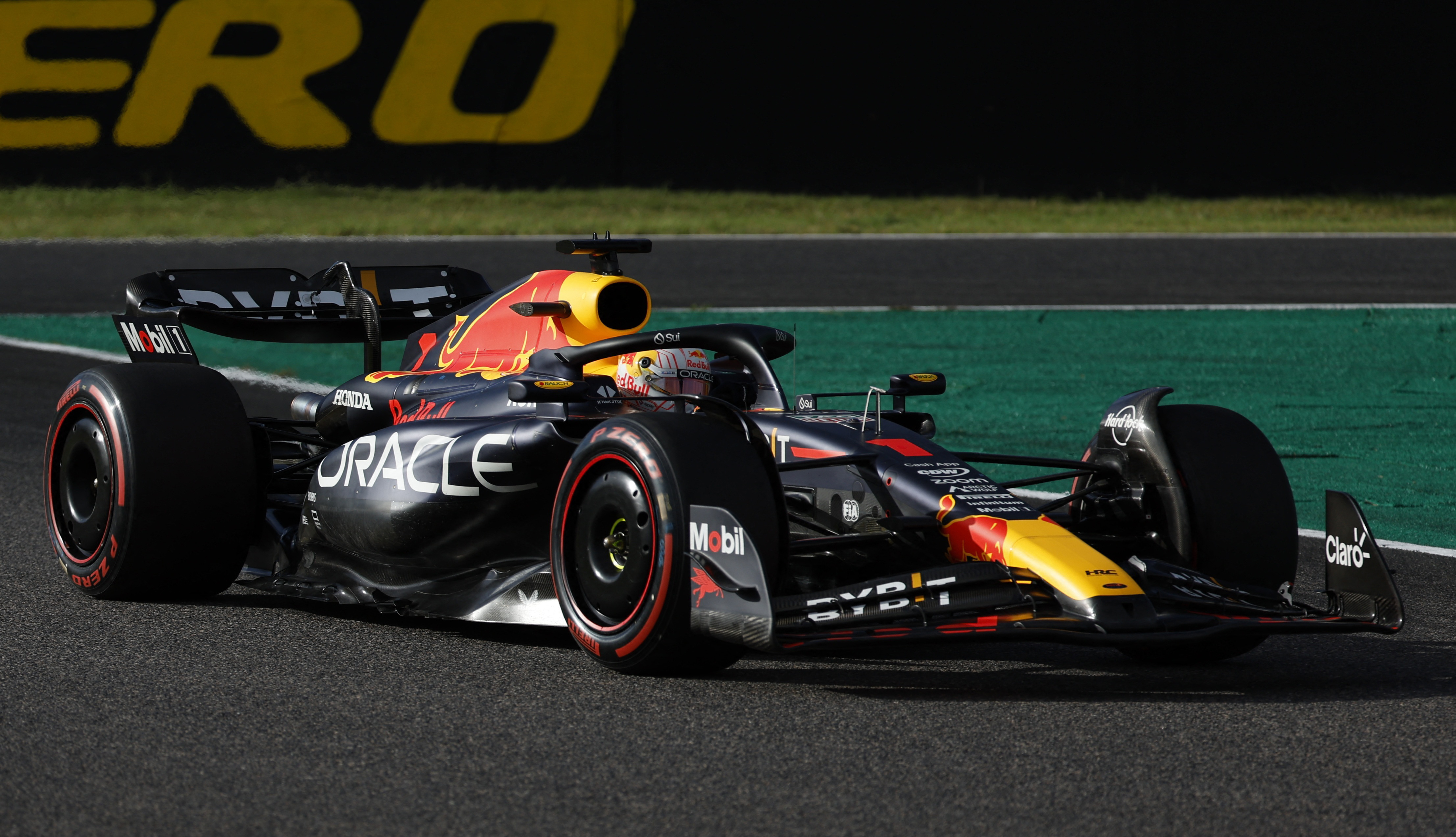 Verstappen takes pole in Japan with a mighty lap Reuters