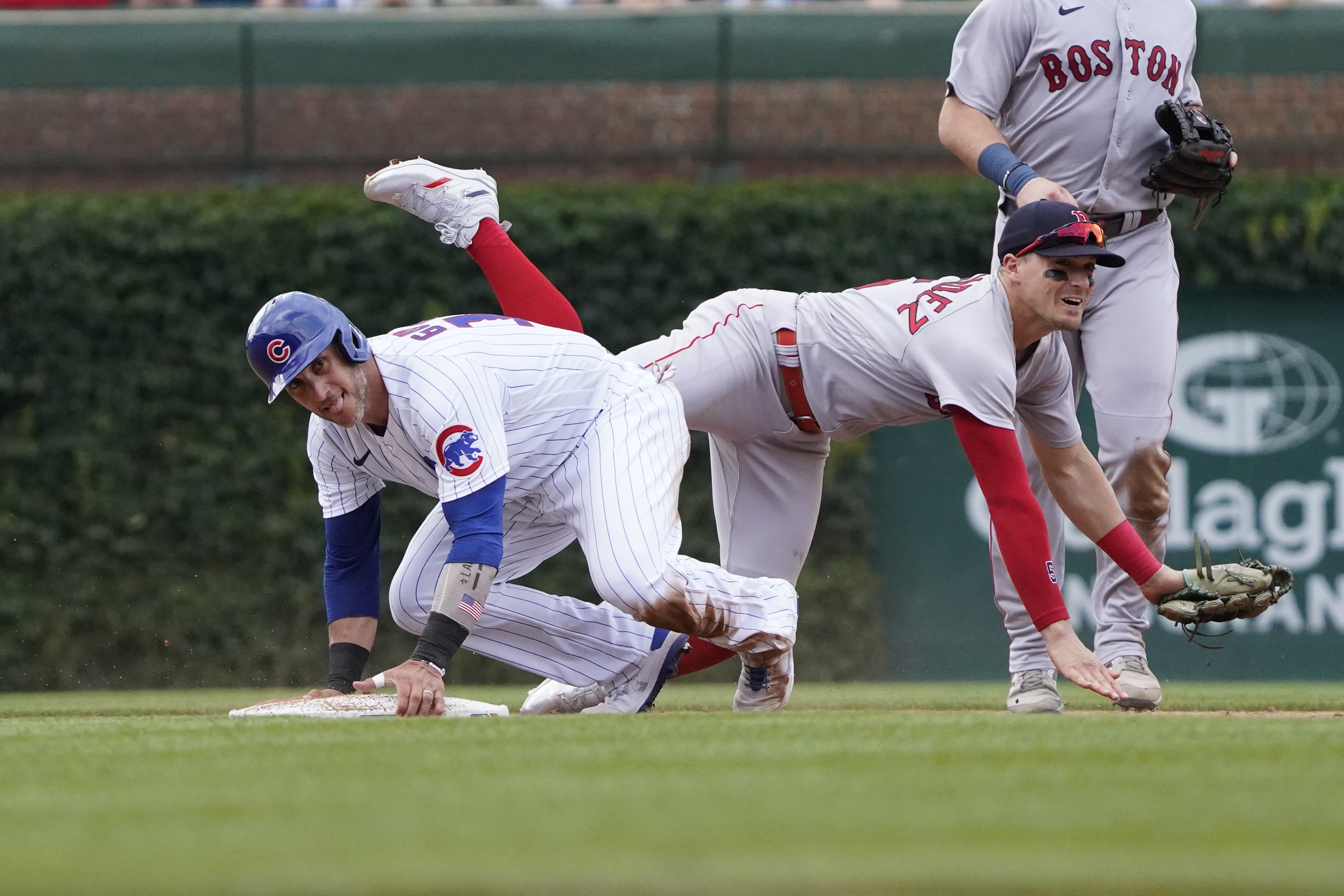 Cody Bellinger hits a grand slam, Cubs beat Red Sox 10-4