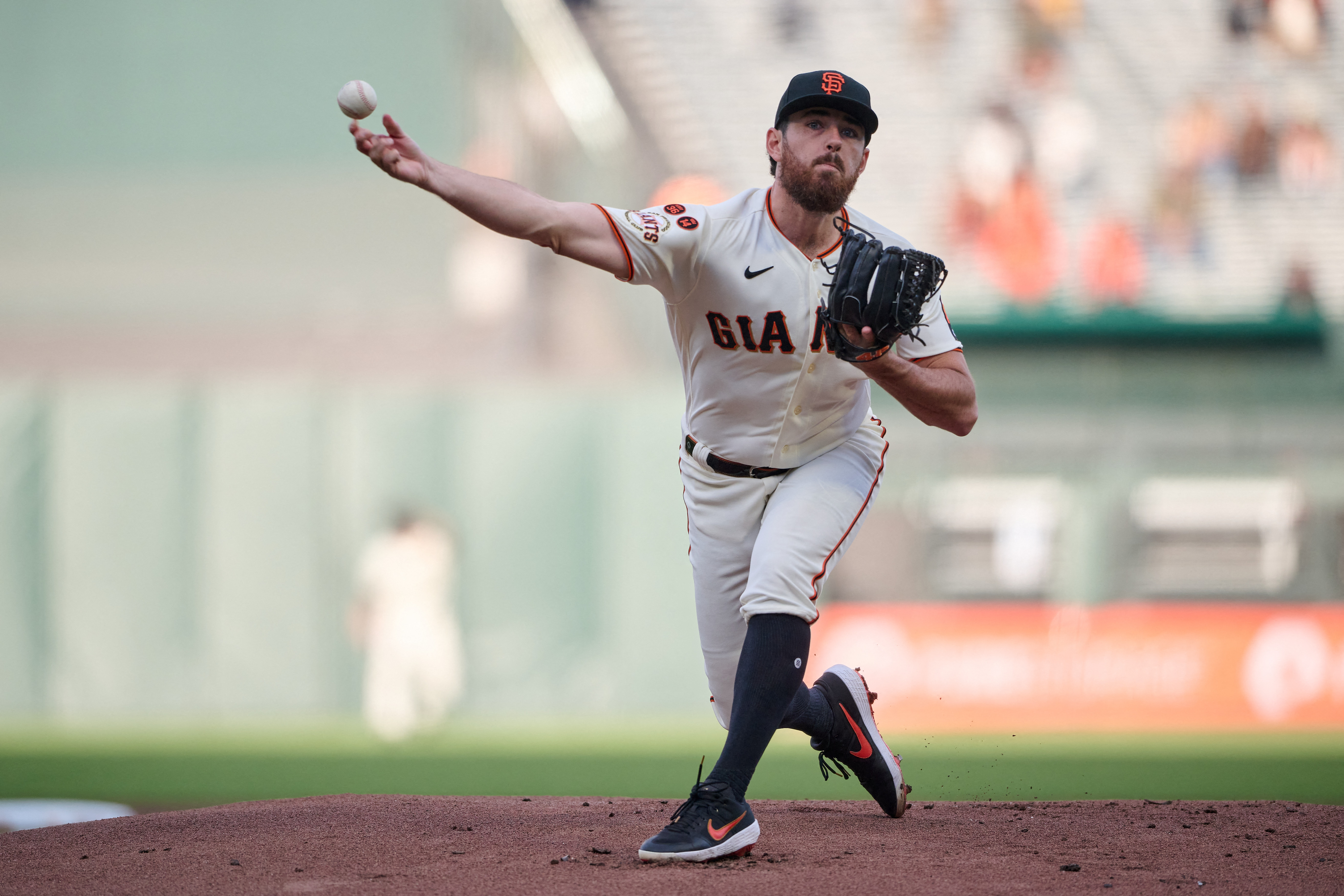 Rays smack 18 hits while drubbing Giants