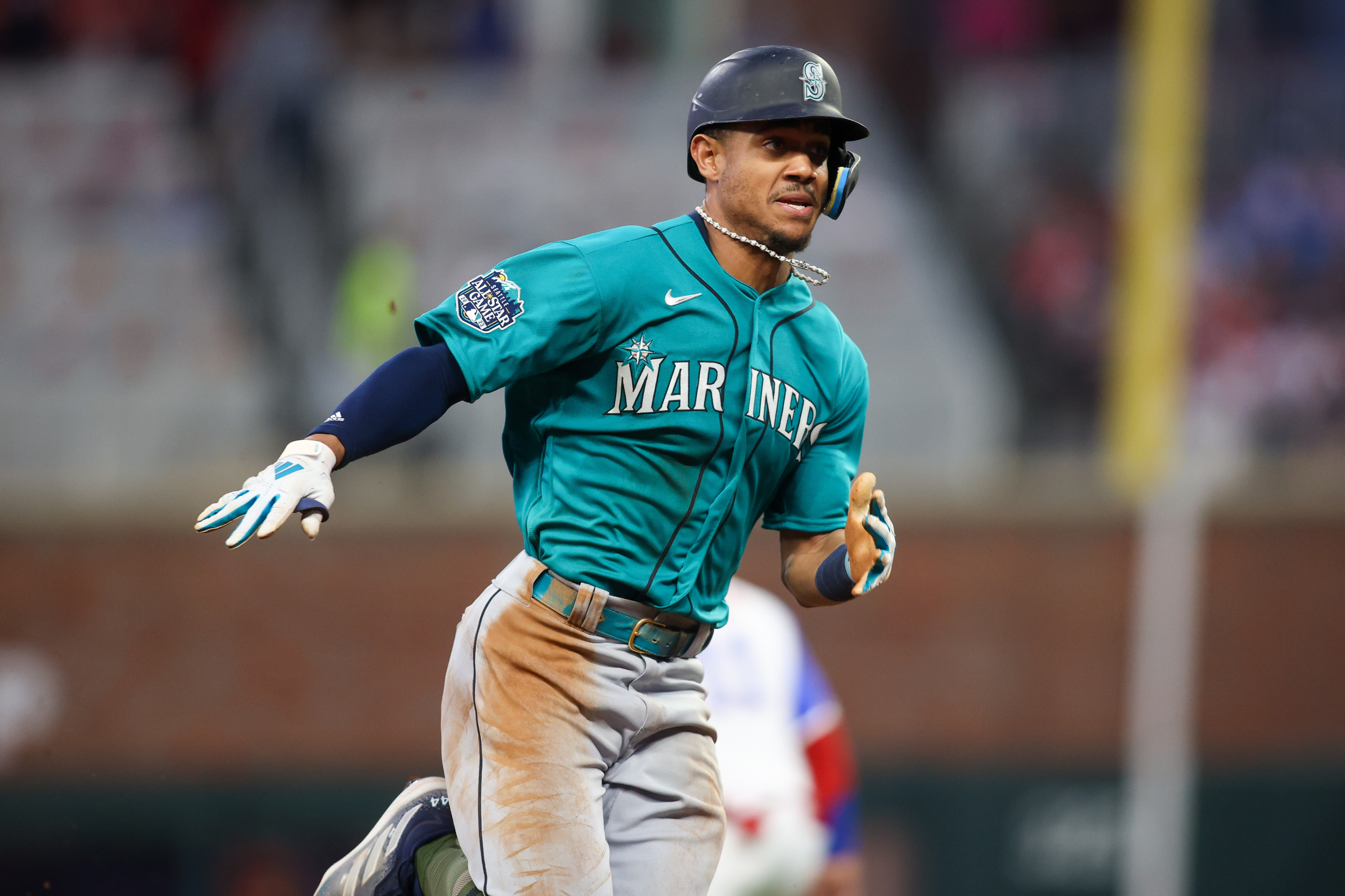 Logan Gilbert splits lightning, Eugenio Suárez returns to power and  embraces the trident, and the Seattle Mariners storm to victory in Atlanta.  - Lookout Landing