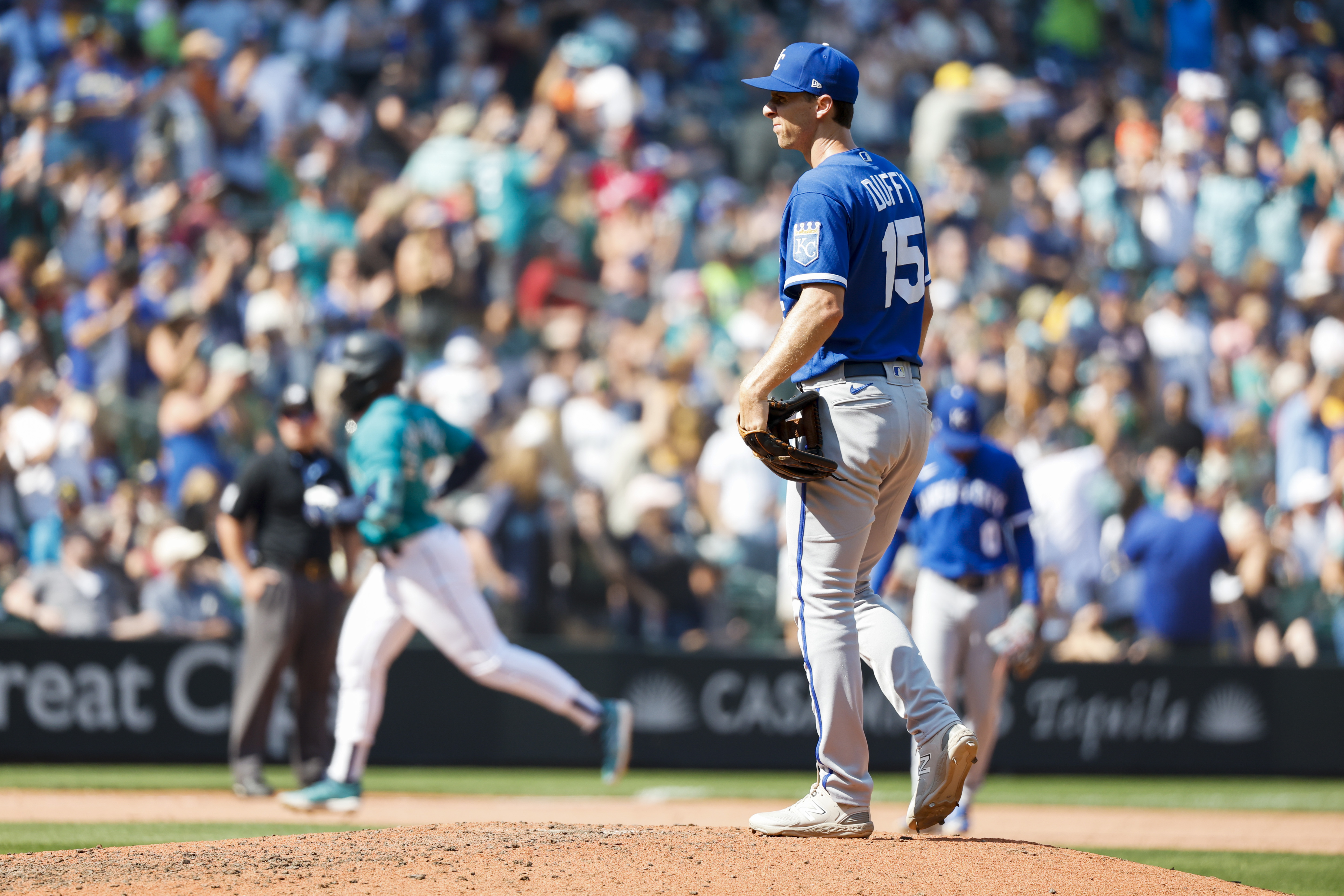 Teoscar Hernández homers twice to lead Mariners over Royals 15-2