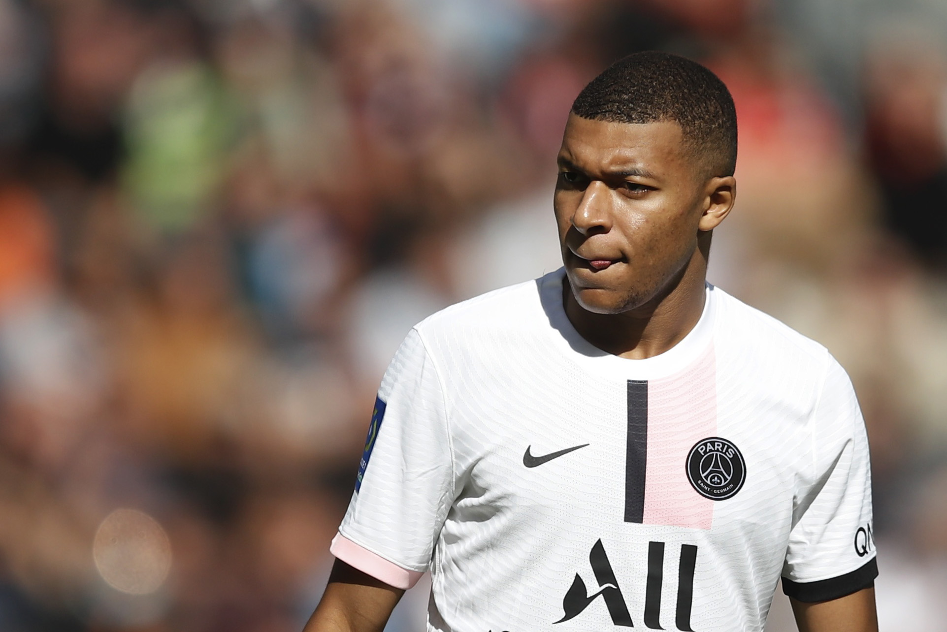 Grondig Potentieel Zeep Mbappe not ruling out PSG stay, clears the air with Neymar | Reuters