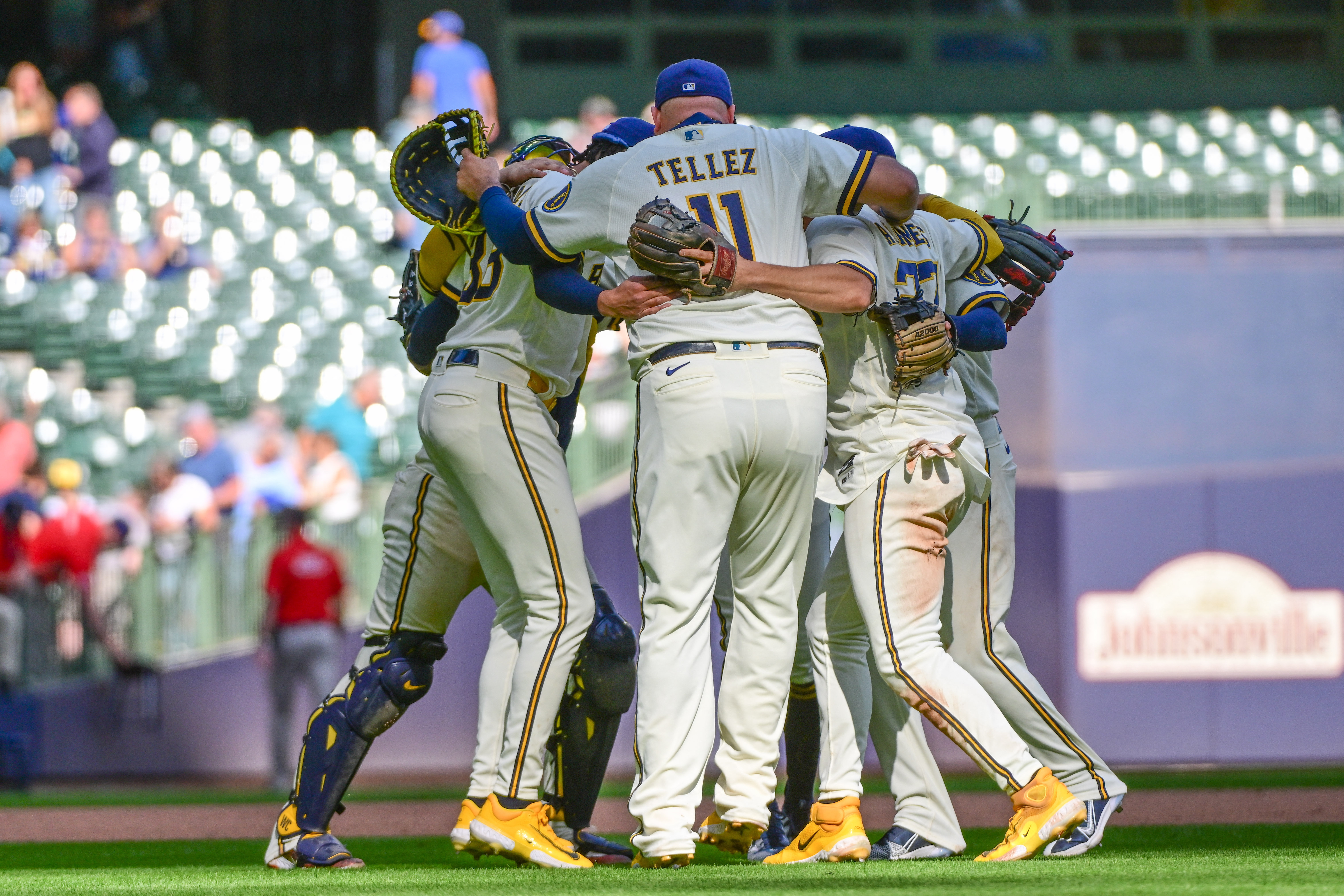 Tyrone Taylor, relievers power Brewers past Marlins