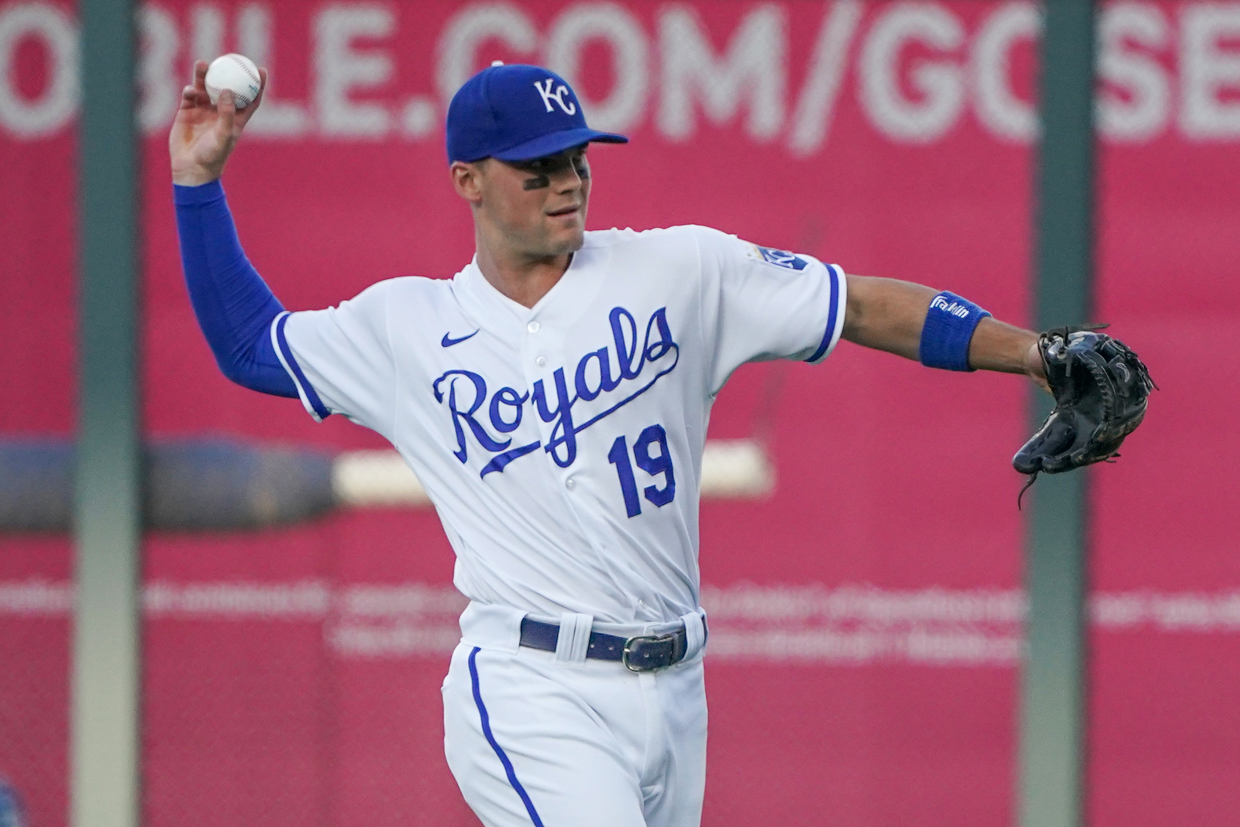 Royals get balk off win over White Sox after rallying from 6-0