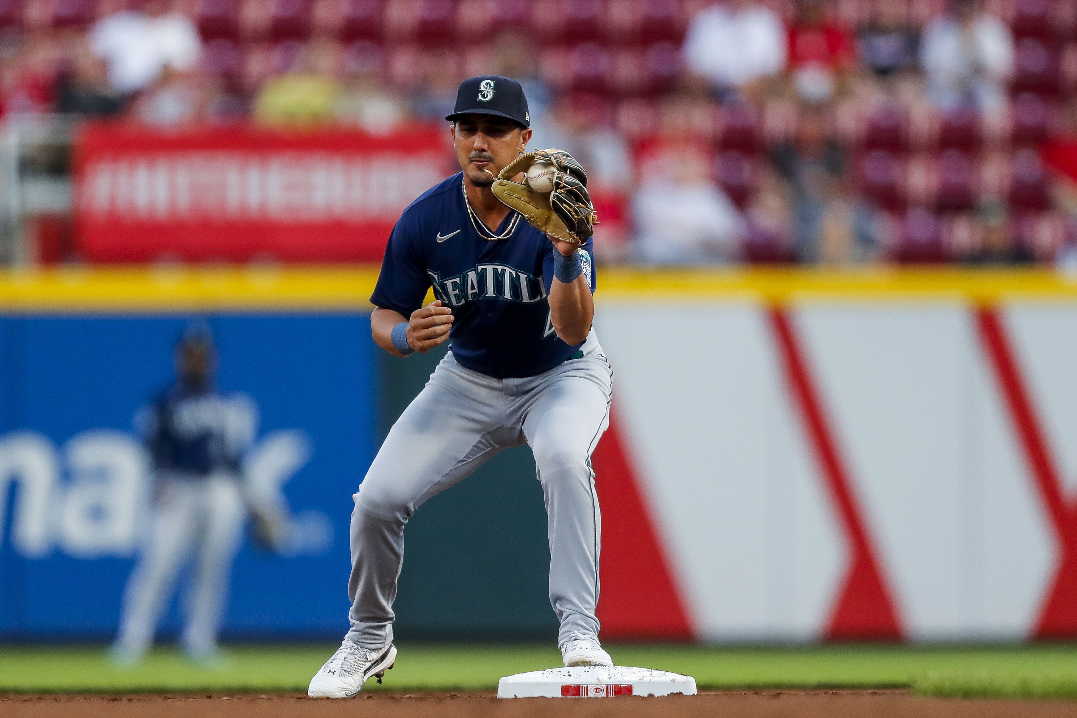 Nick Martini fuels Reds' late rally past Mariners