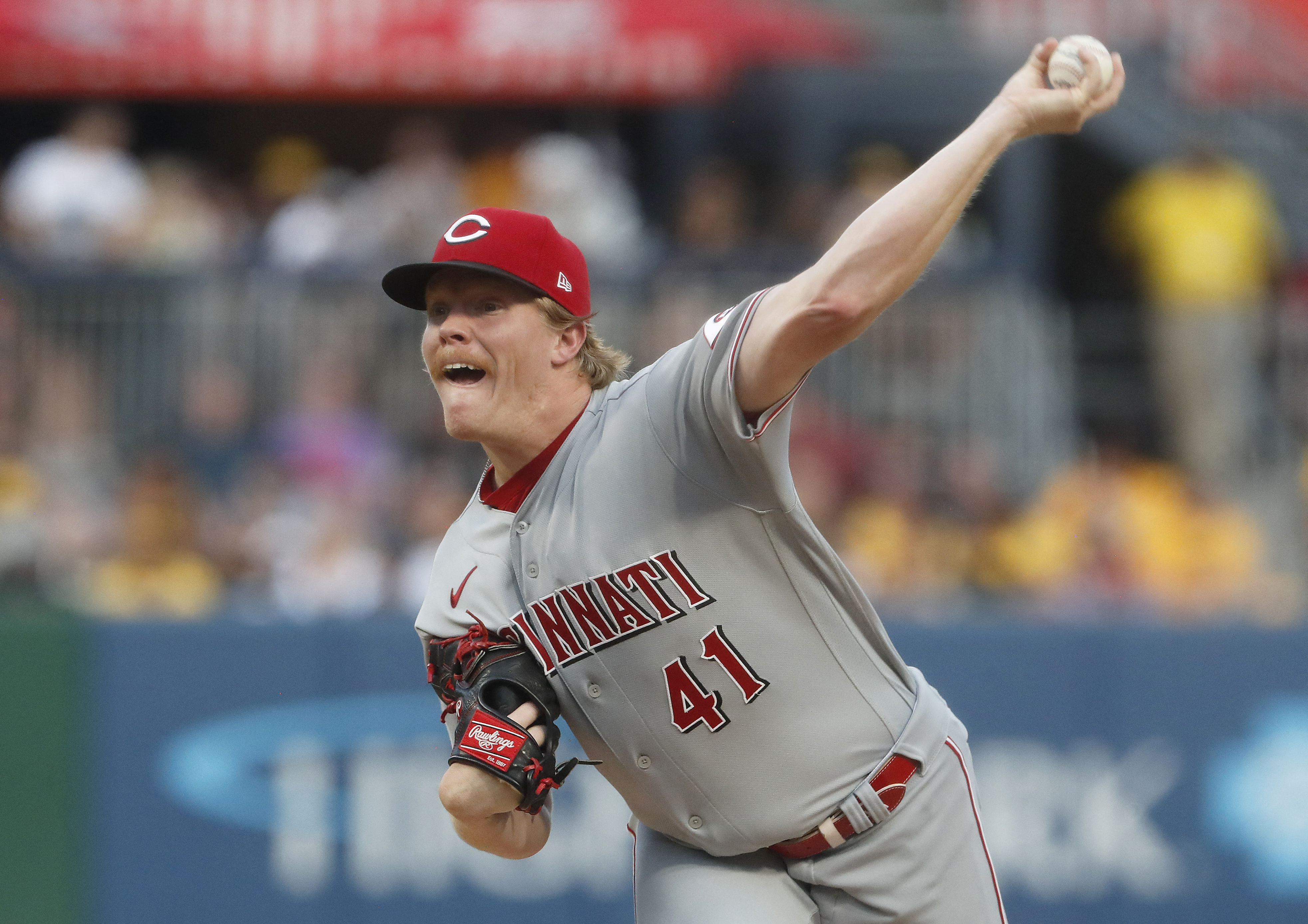 Cincinnati Reds shuffle top of order, rout Pittsburgh Pirates 9-2