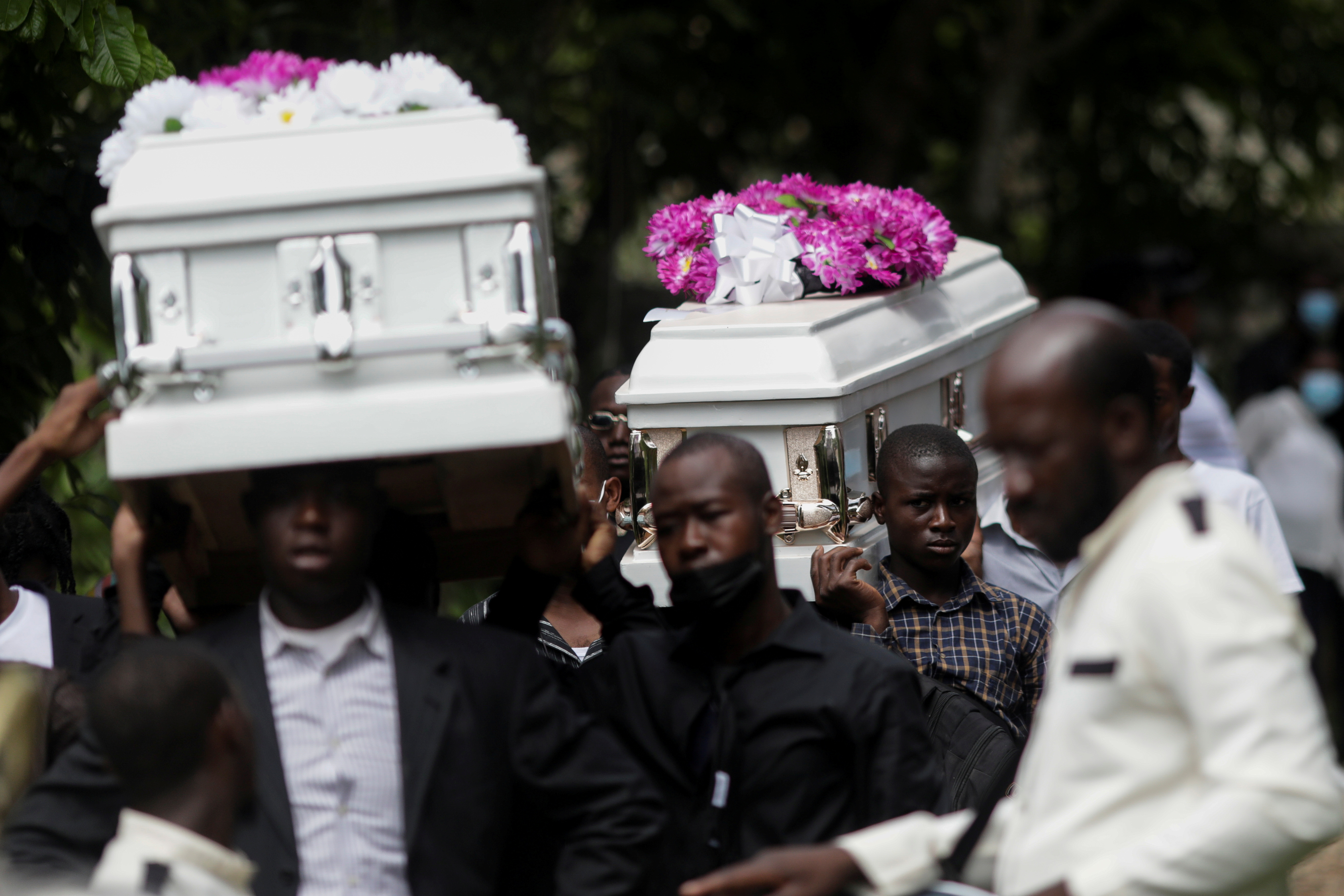How to Avoid Crying at a Funeral. Tips for delaying your tears