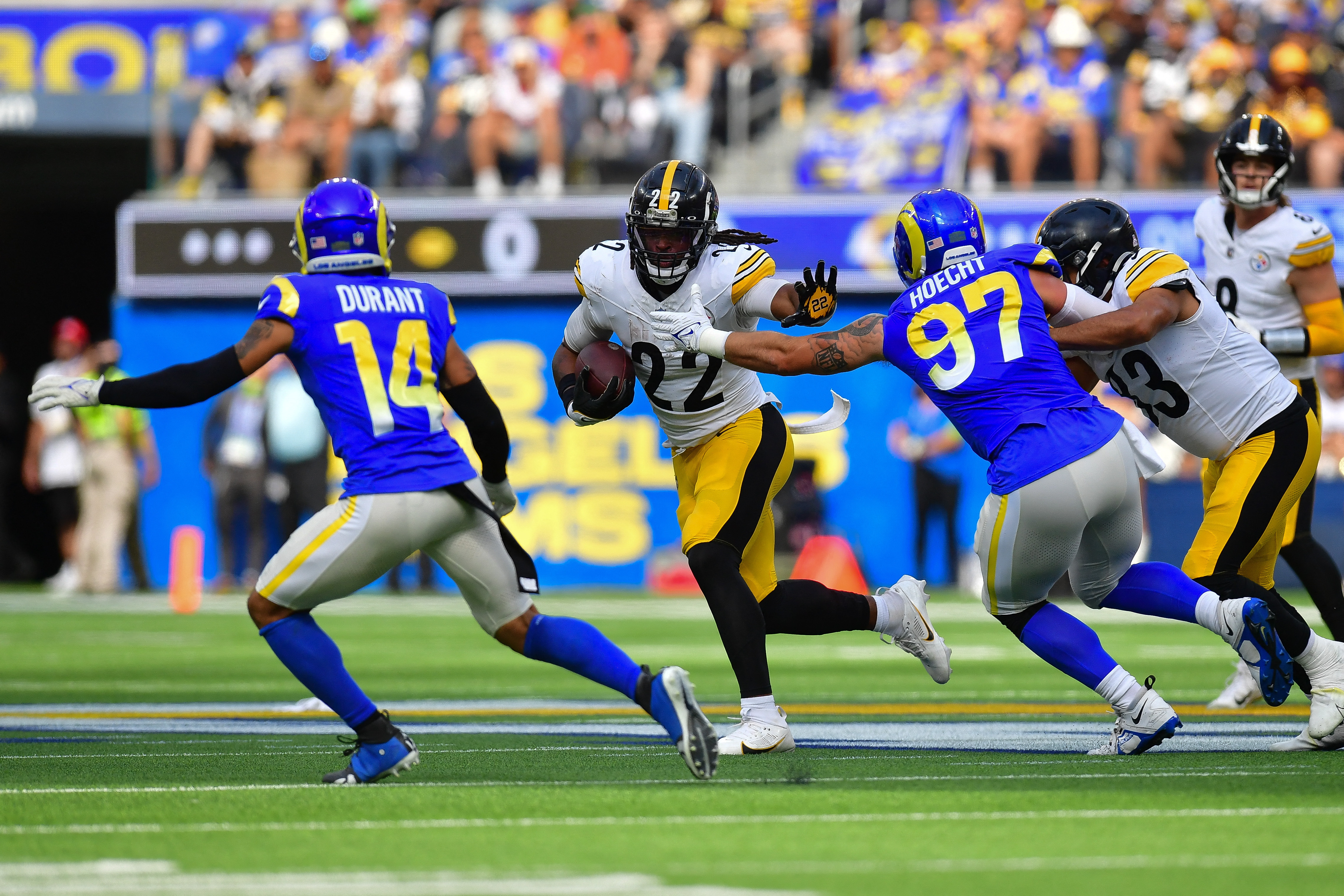 Steelers overcome slow start, get past Rams