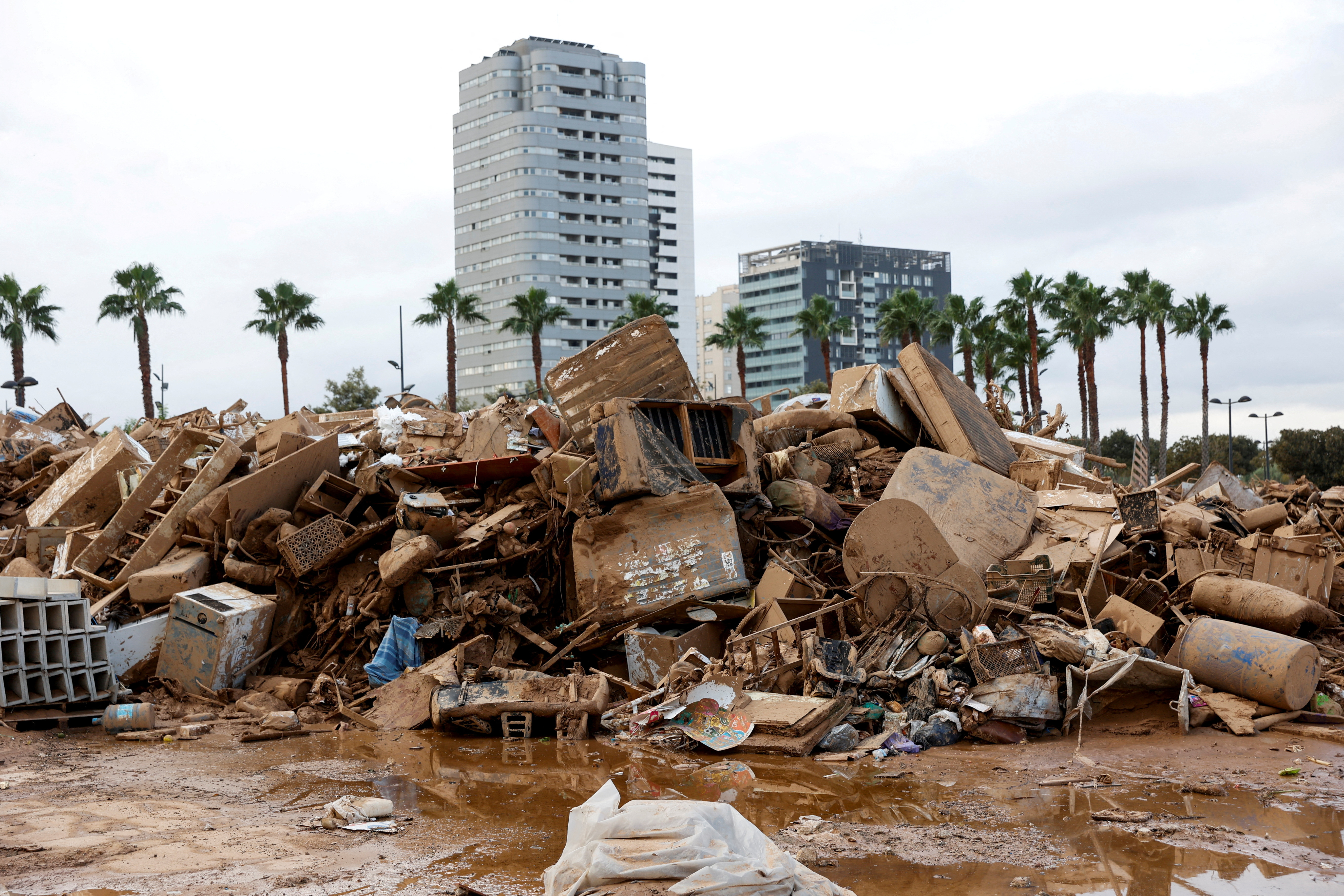 Protests over Spain flood response interrupt king's visit to stricken Valencia suburb | Reuters