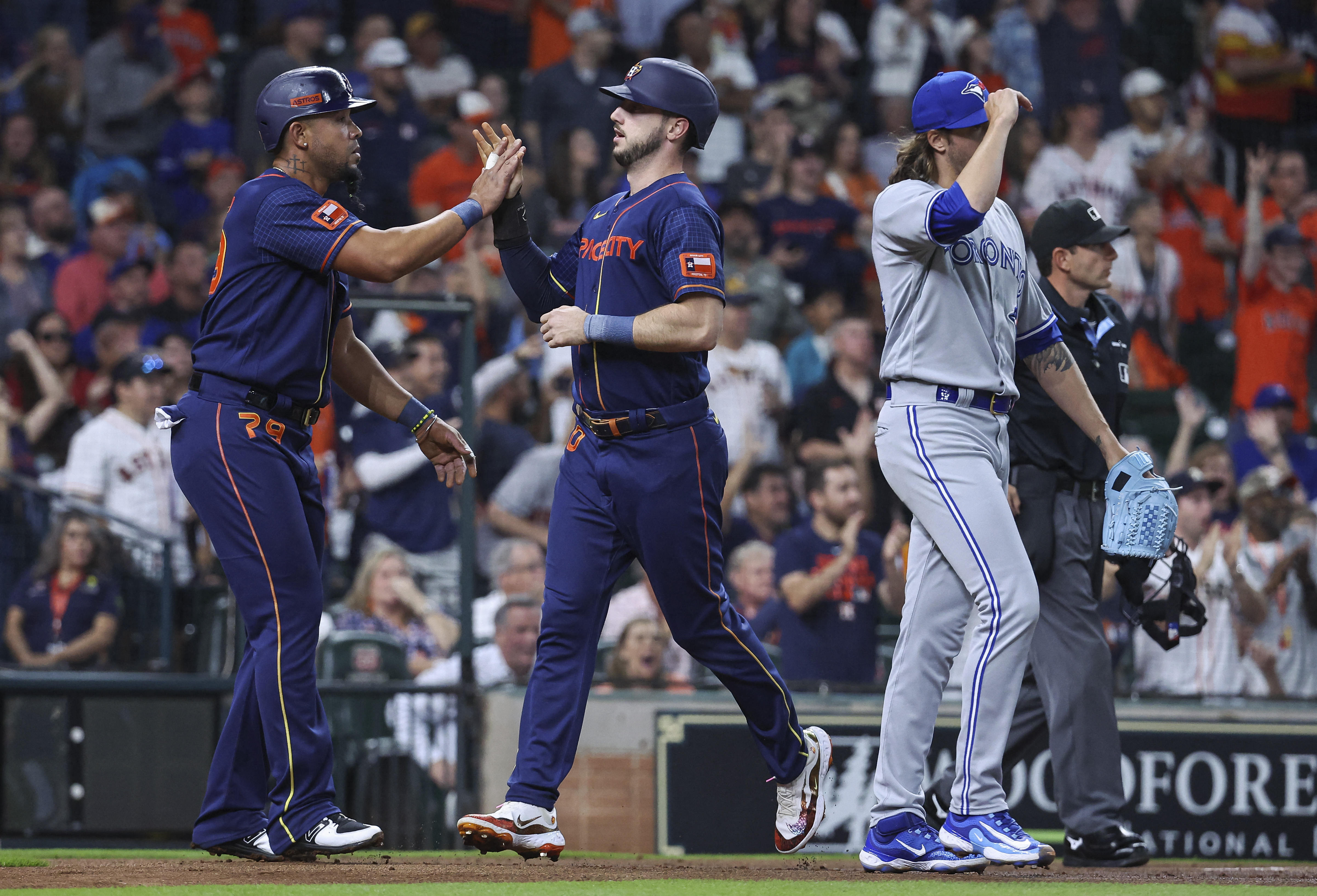 Astros roll a 7 in first inning, rout Blue Jays