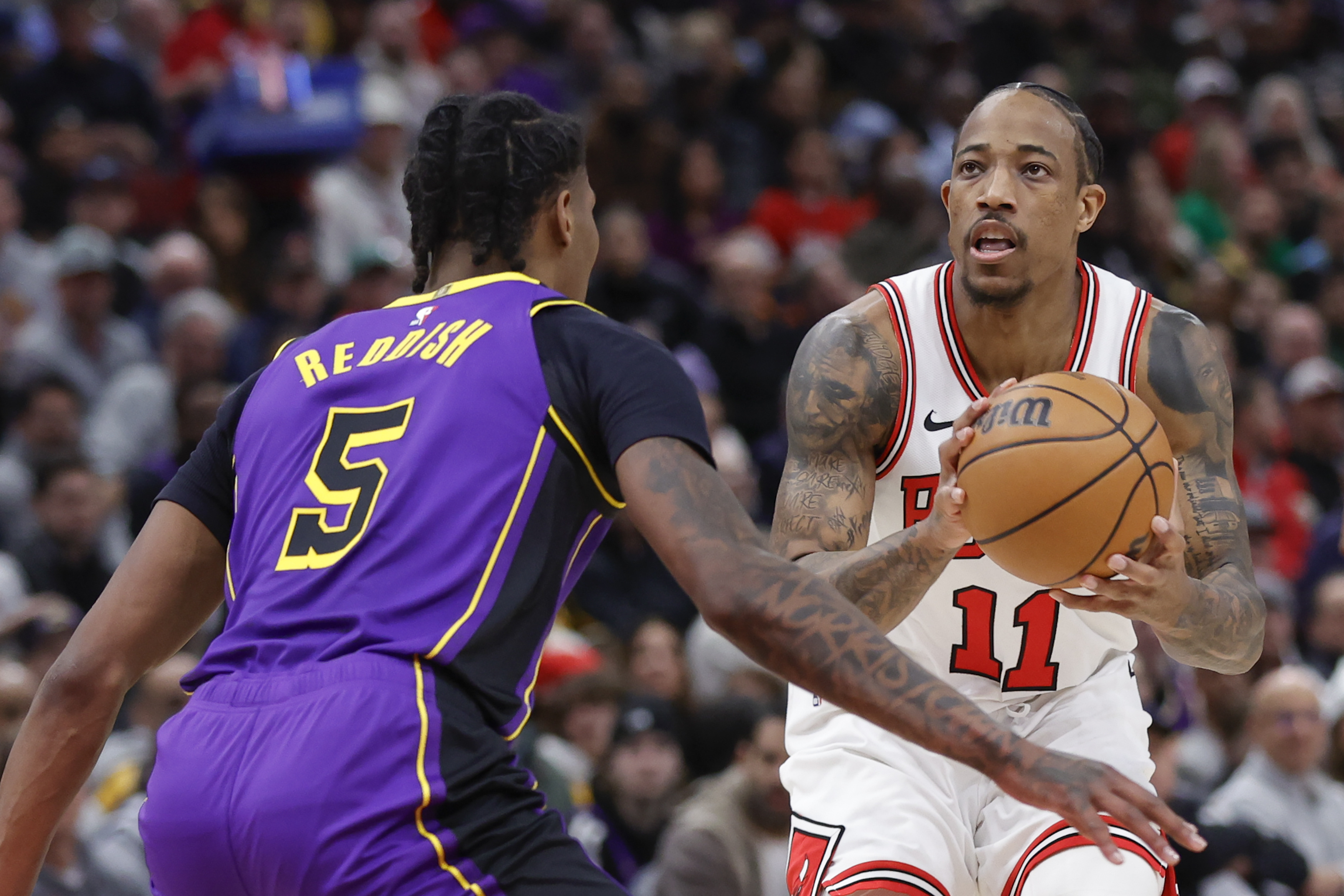 Bulls overwhelm Lakers with 8 double-figure scorers | Reuters