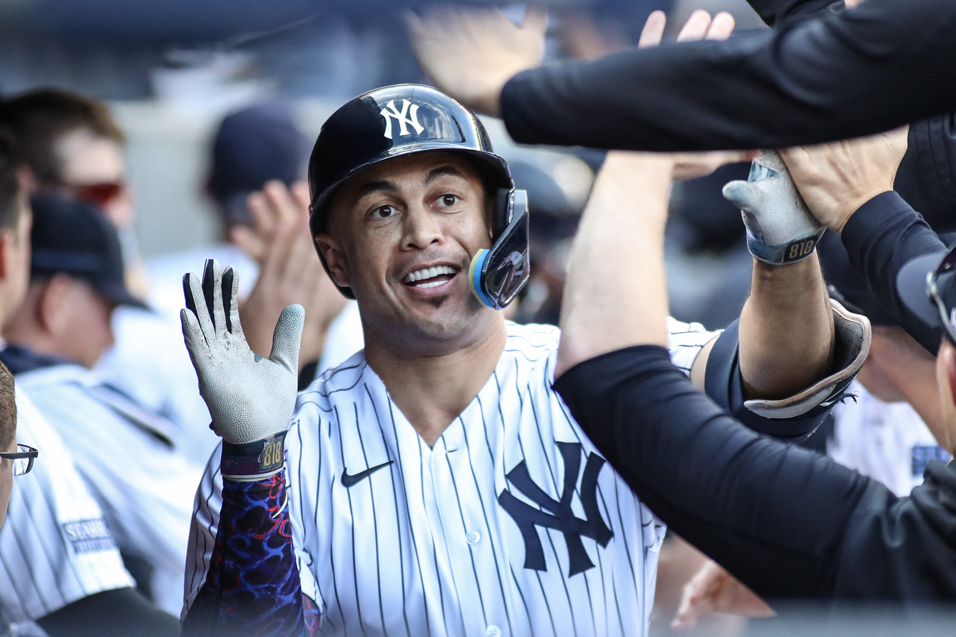 Yankees' Higashioka caps wild game with walk-off hit in 13th vs