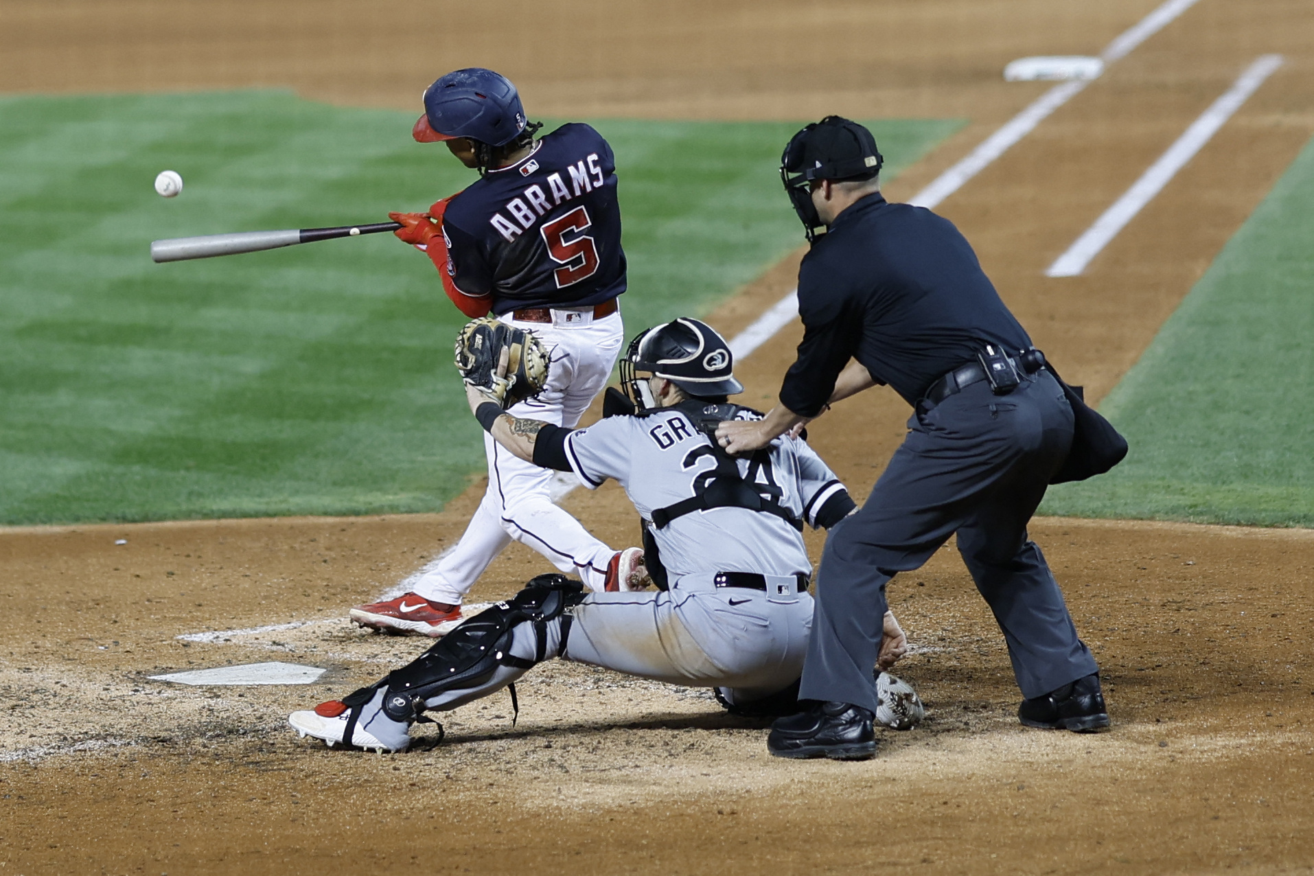 Column: Chicago White Sox trying to ignore Mike Clevinger saga