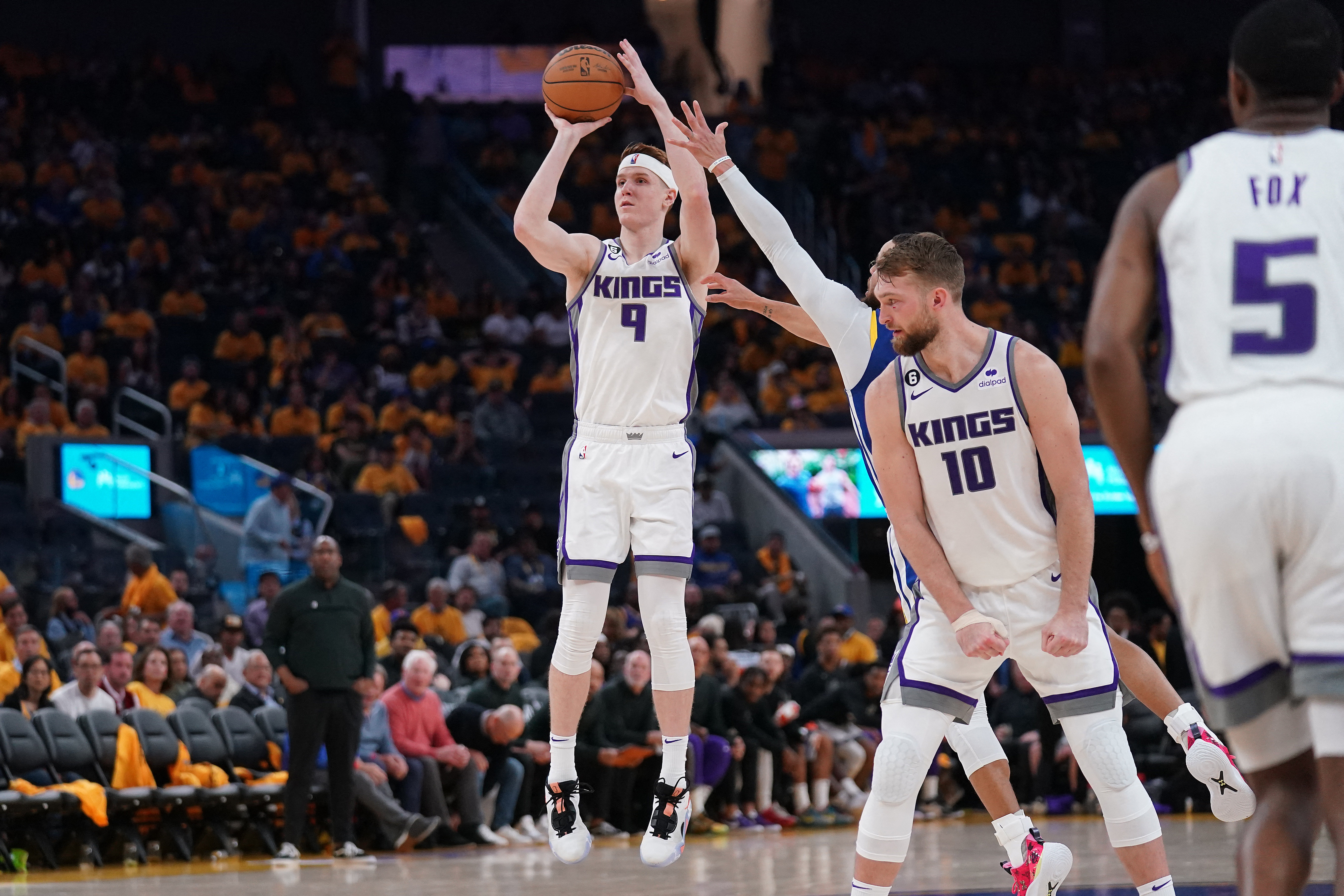 De'Aaron Fox propels Kings past Warriors in Game 1 of the playoffs