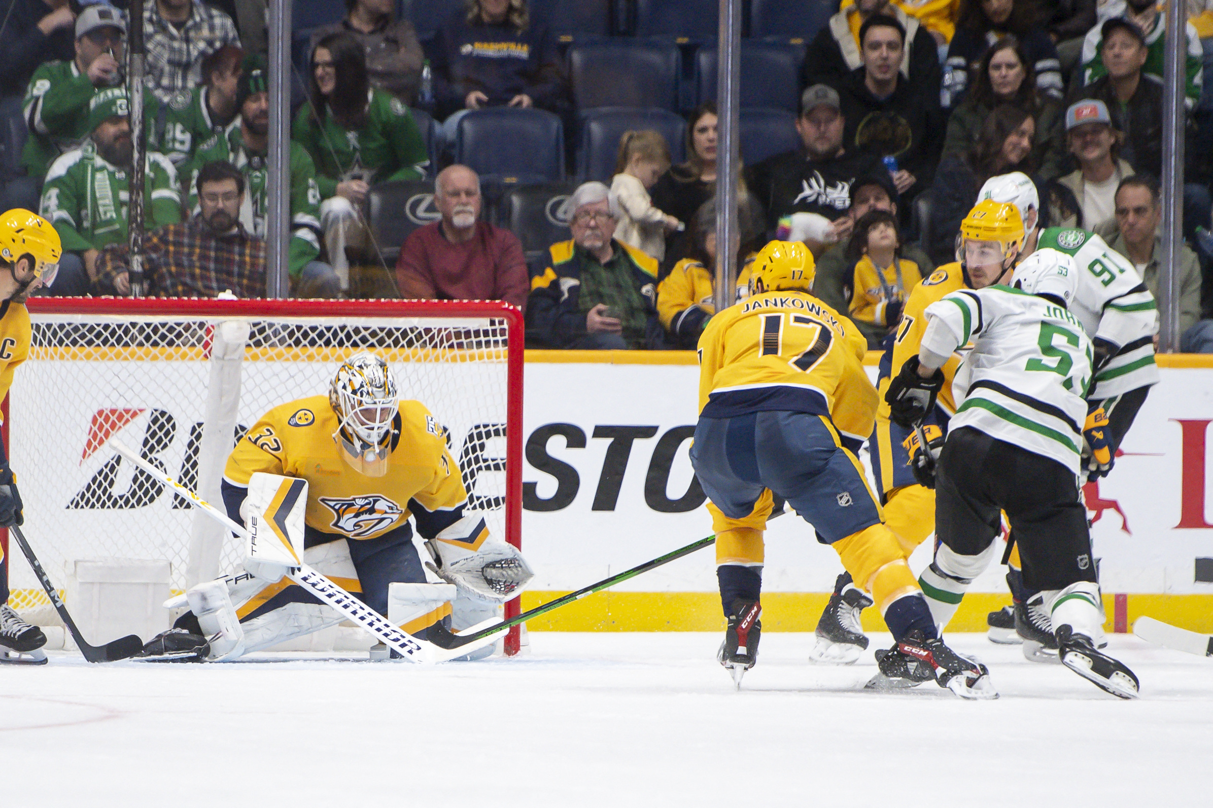 Stars Blast Stumbling Predators 9-2 | Reuters