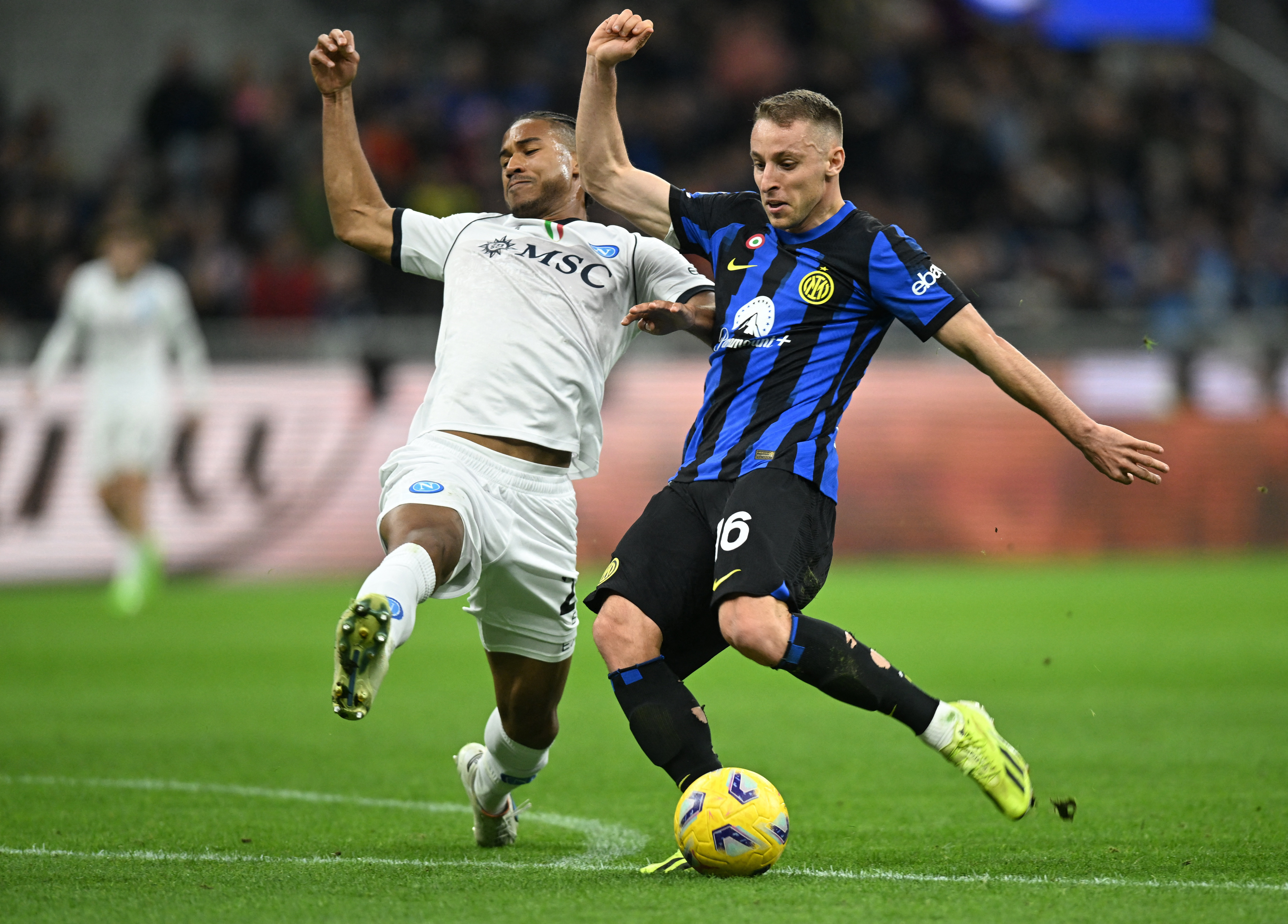 Inter's winning streak halted in 1-1 draw with Napoli | Reuters