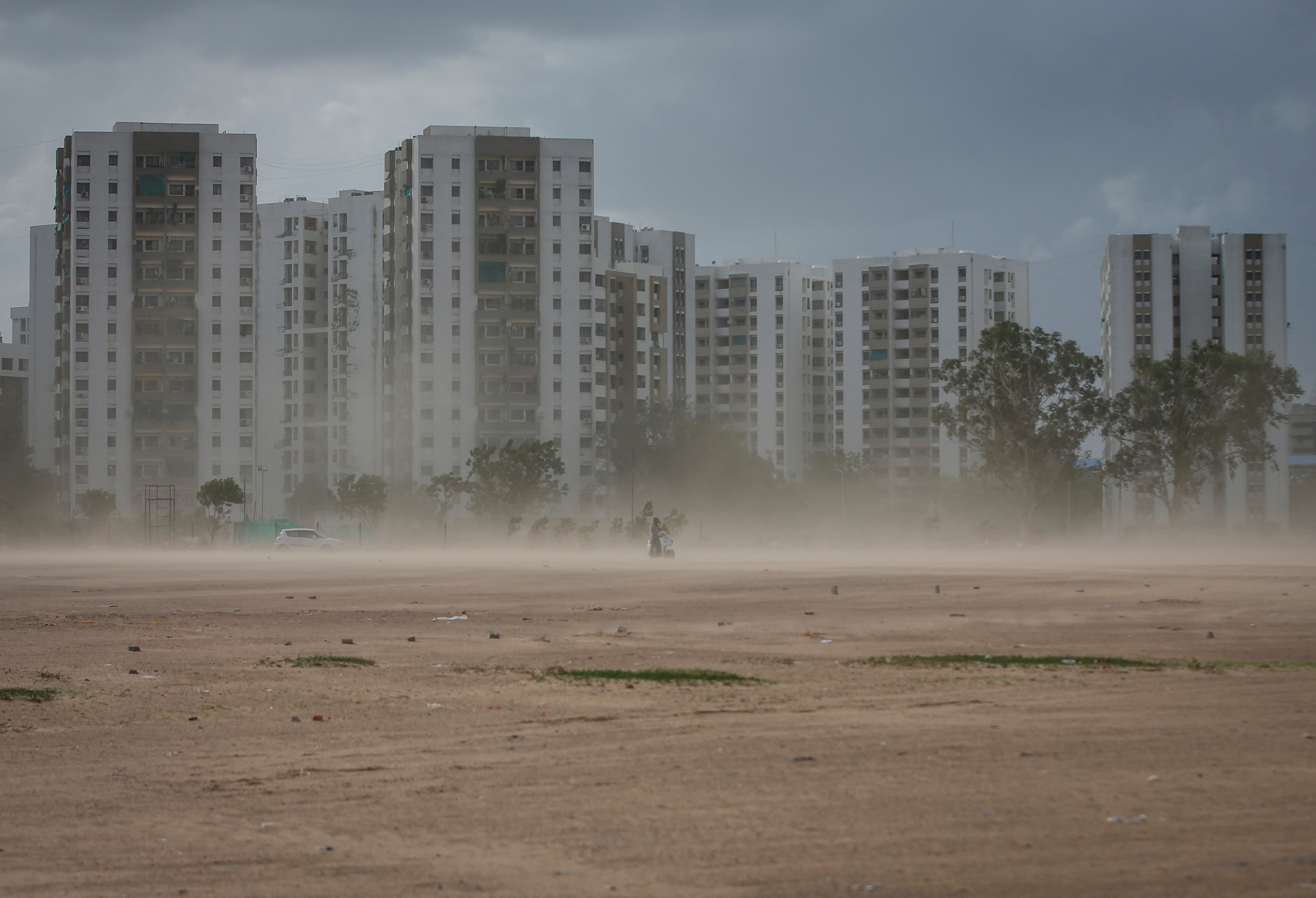 Cyclone Biparjoy approaching landfall near border of India and