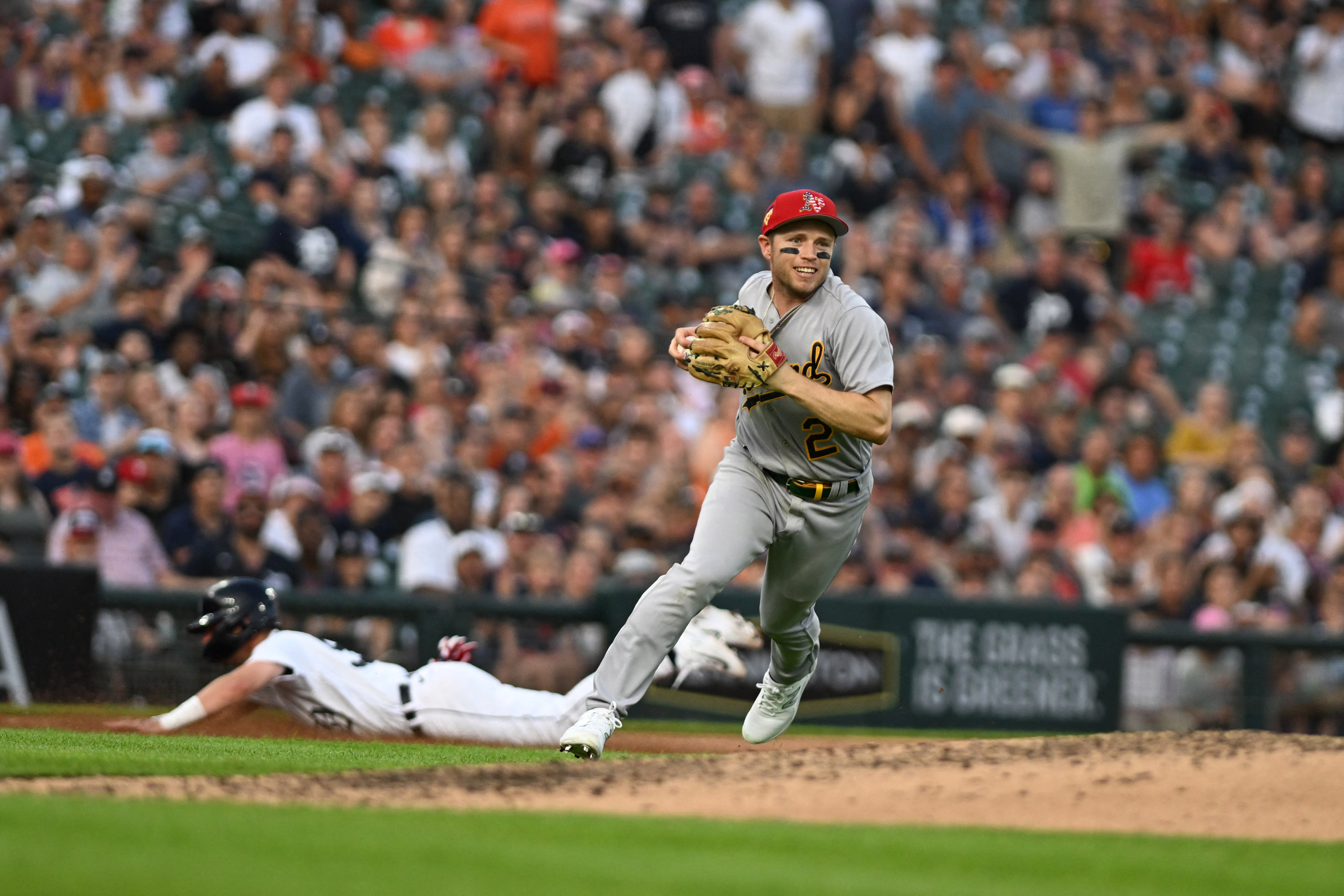 A's ride early outburst to hold off Tigers