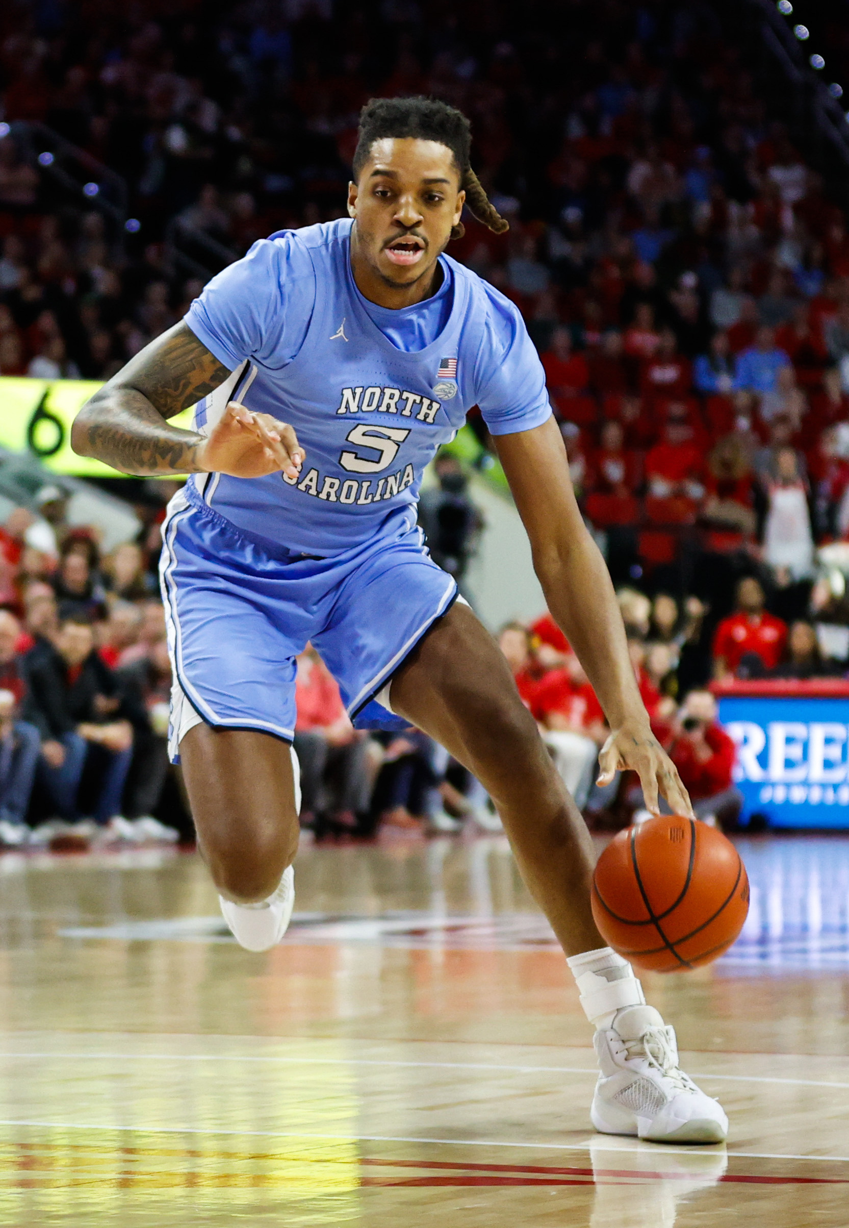 No. 7 North Carolina suffocates North Carolina State, 67-54 | Reuters