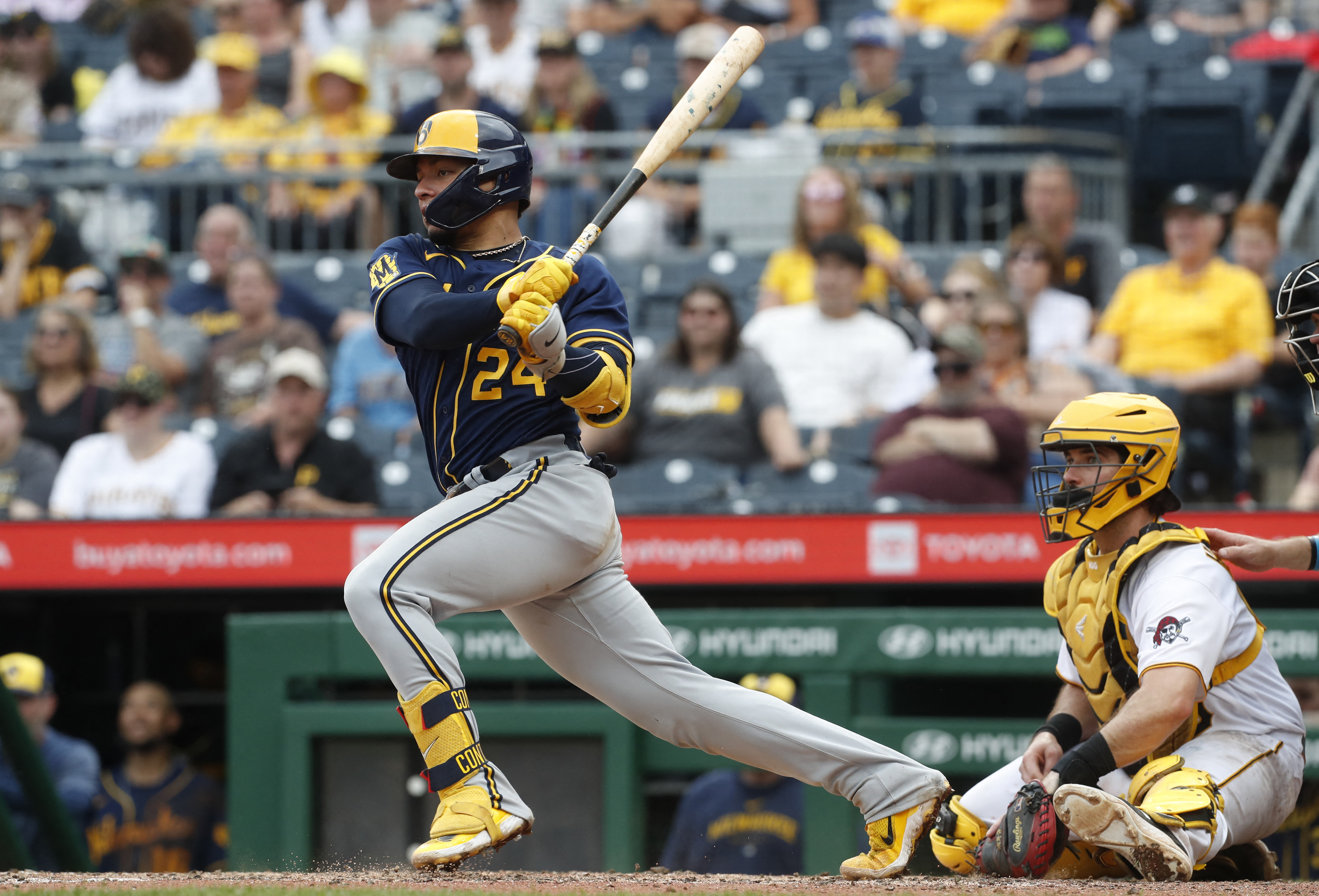 William Contreras' three-run HR powers Brewers past Pirates