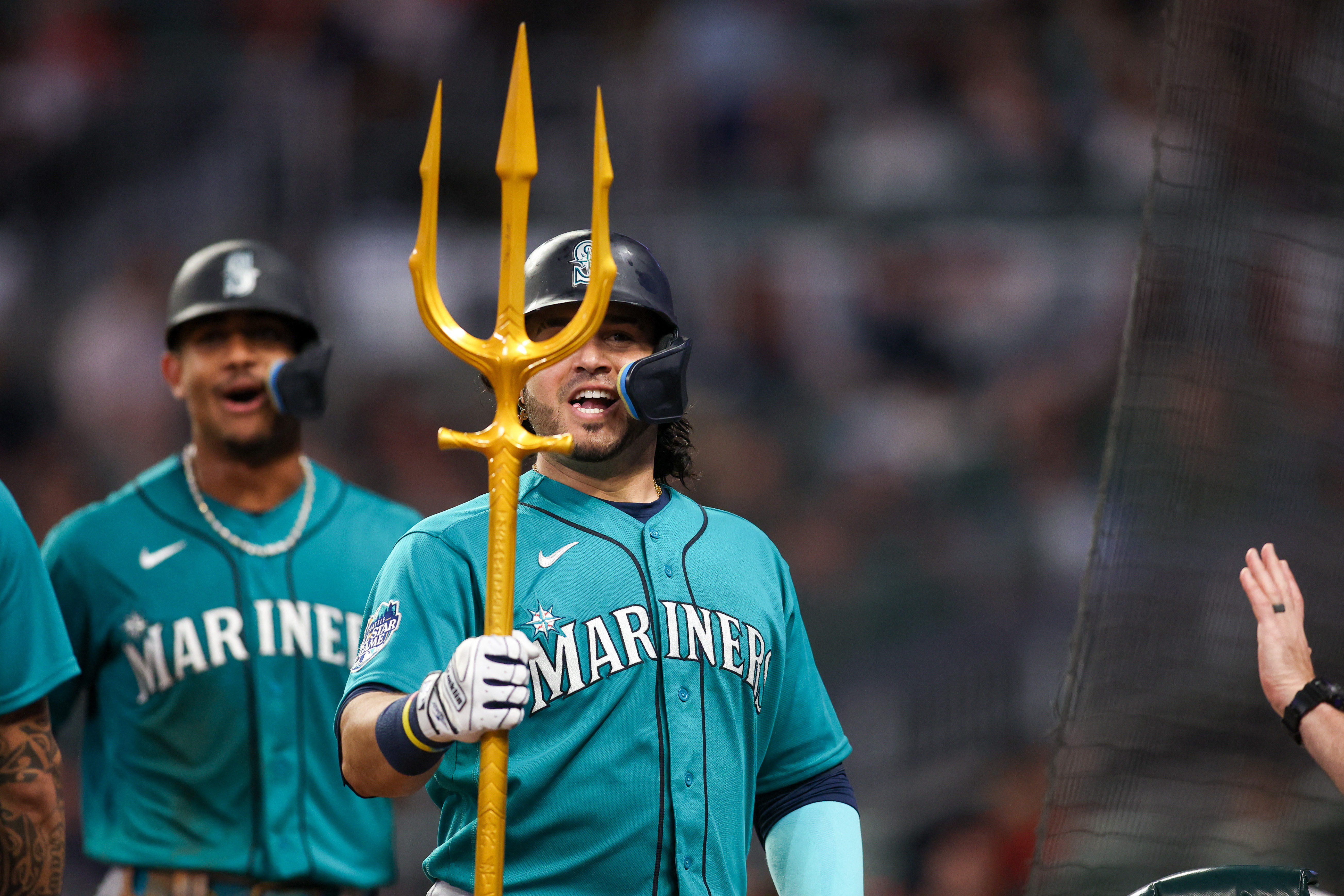 Mariners snap 3-game skid with win over A's