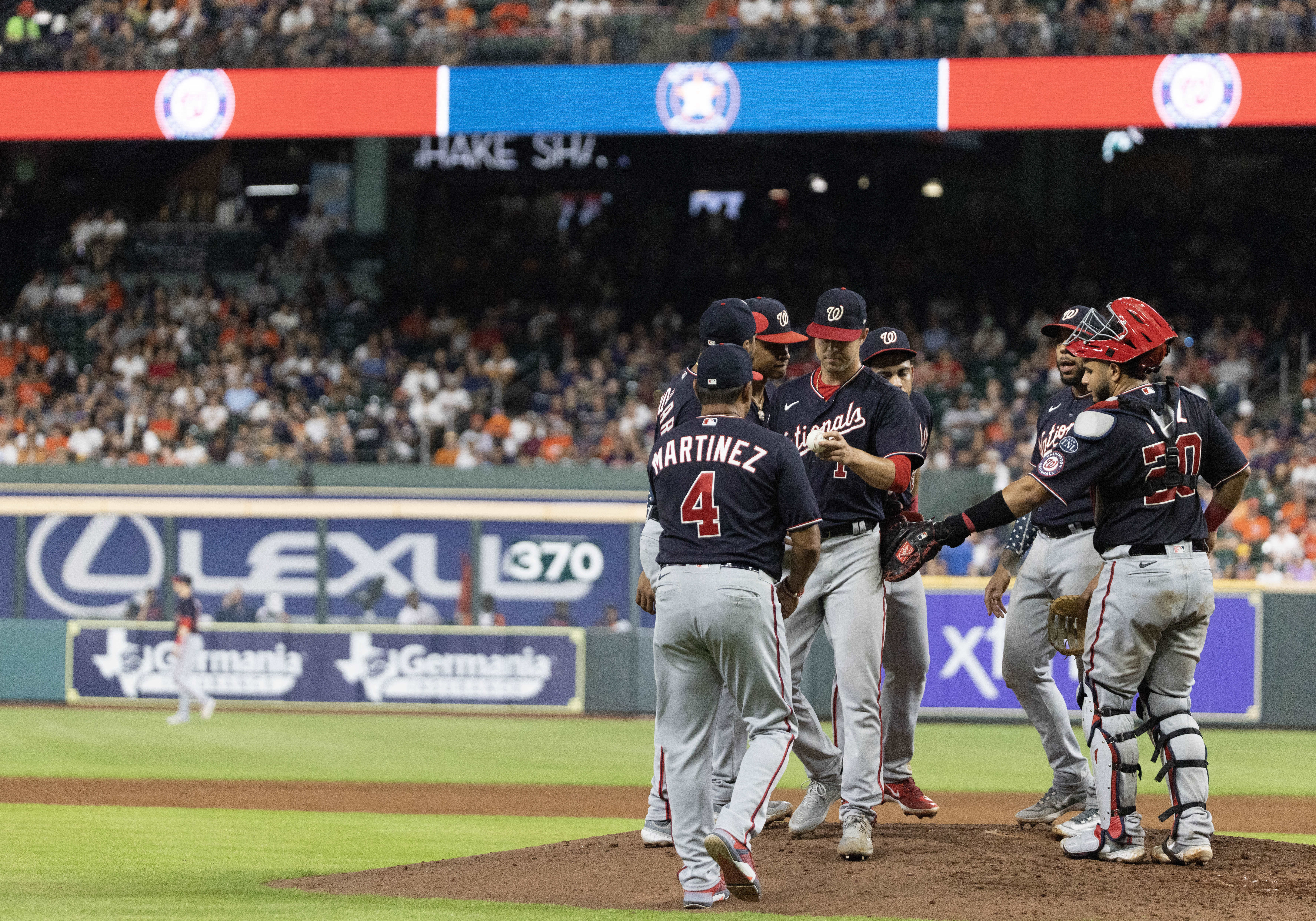 Astros beat Nationals 5-4