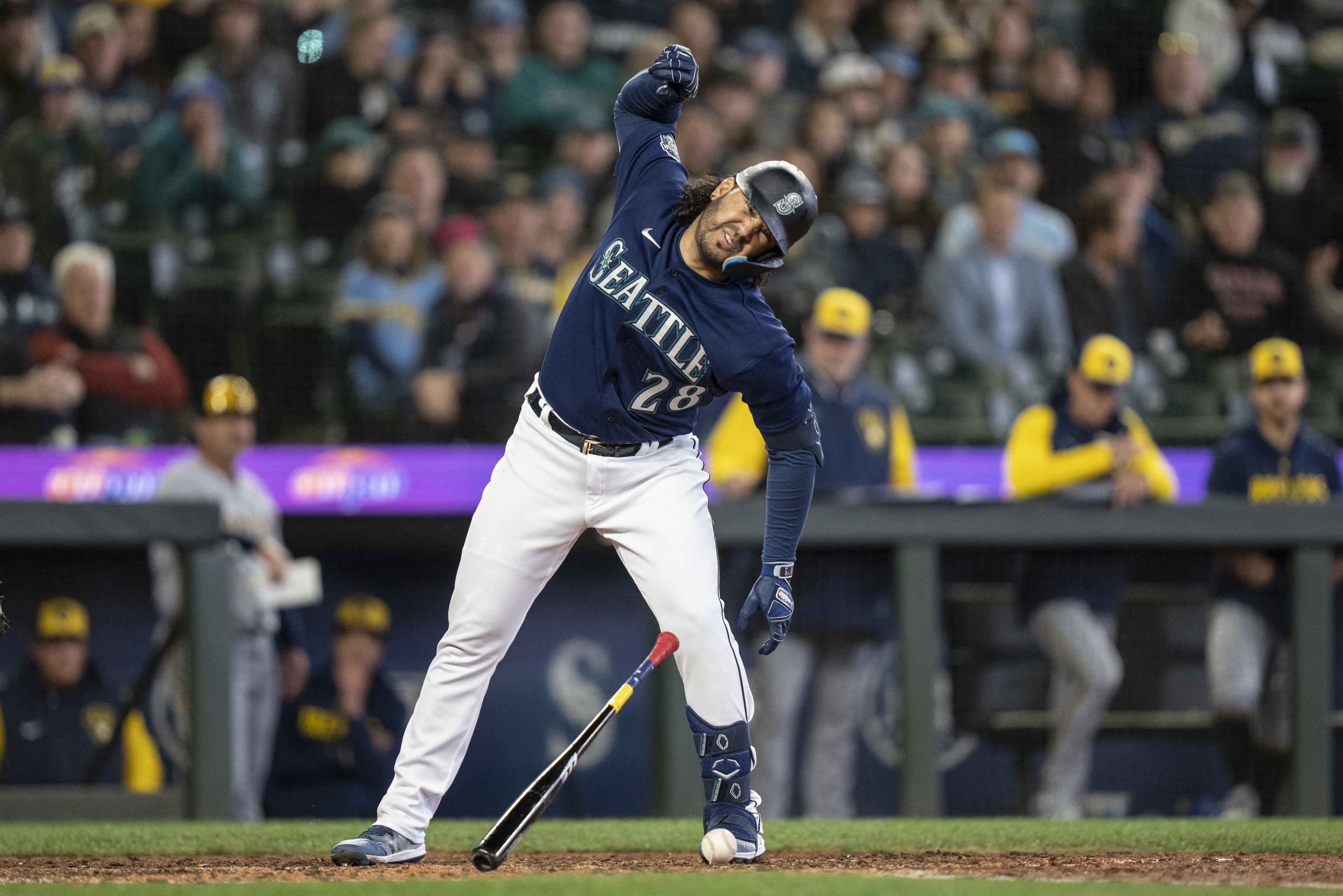 Mariners fall apart in 7th inning, swept away by Brewers