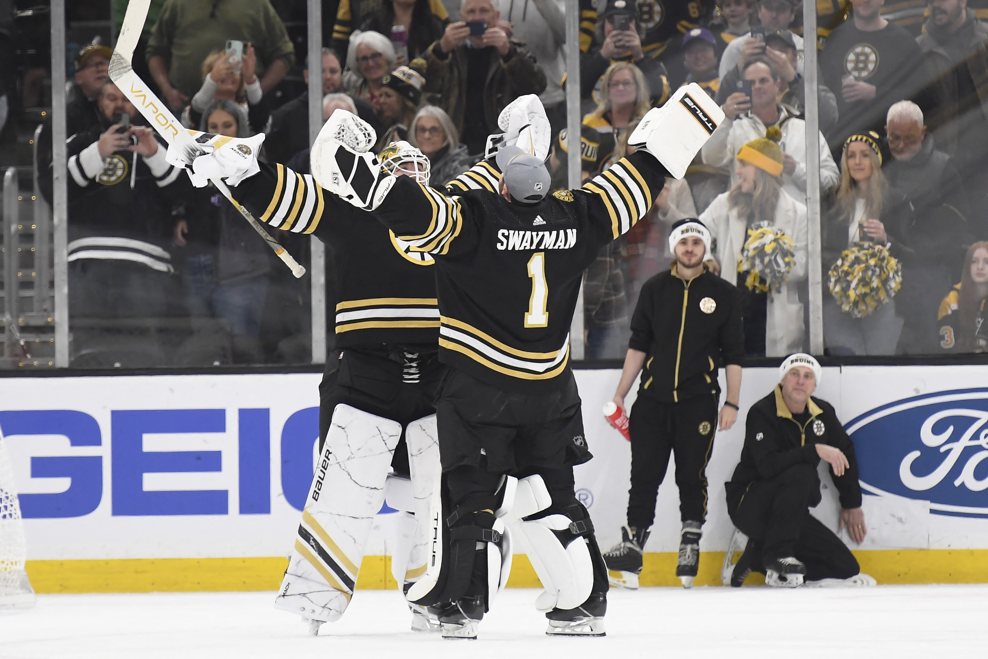 David Pastrnak (3 Points), Bruins Fend Off Pesky Coyotes | Reuters