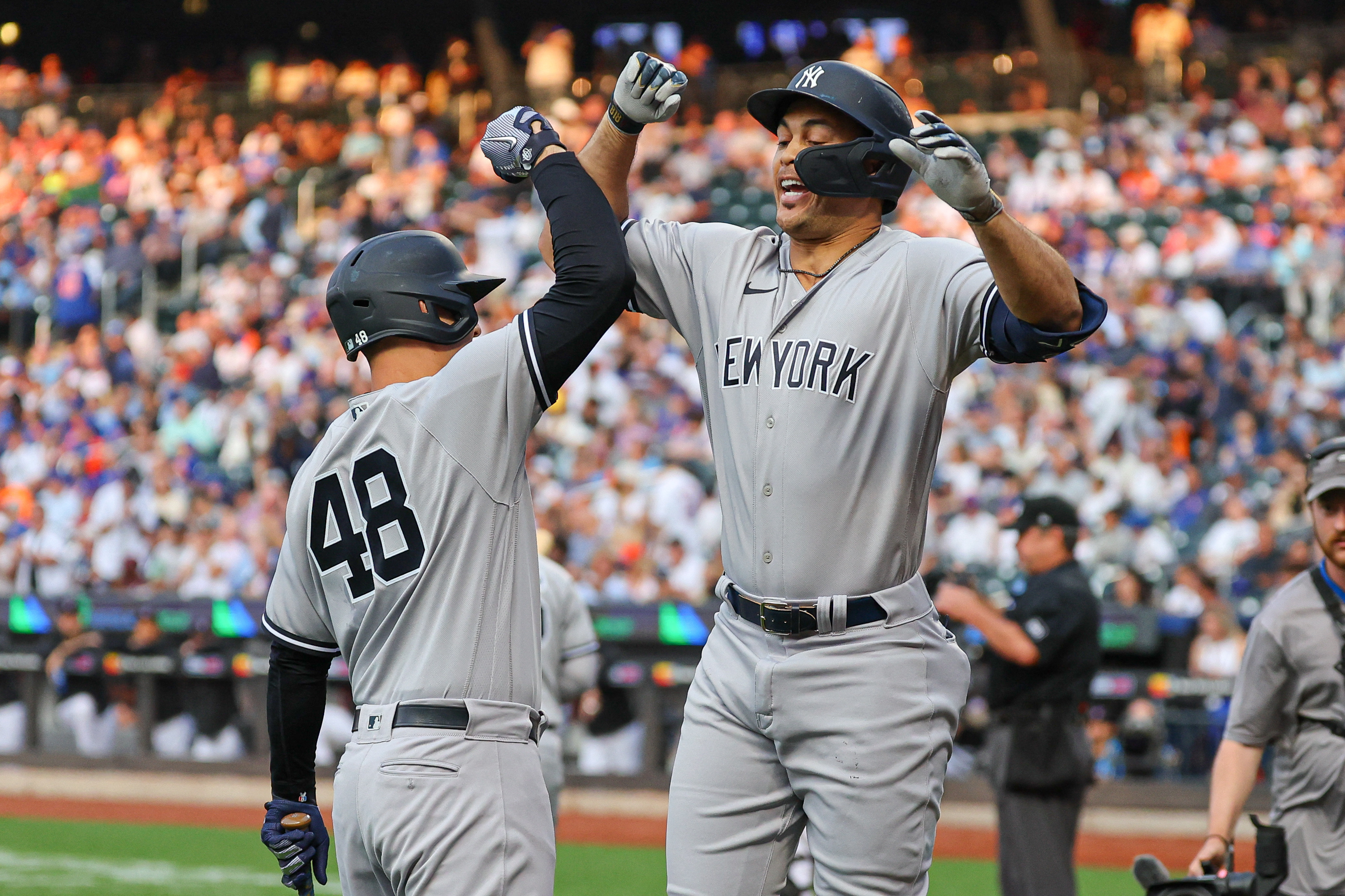 Yankees come back to beat Mets in season's first meeting