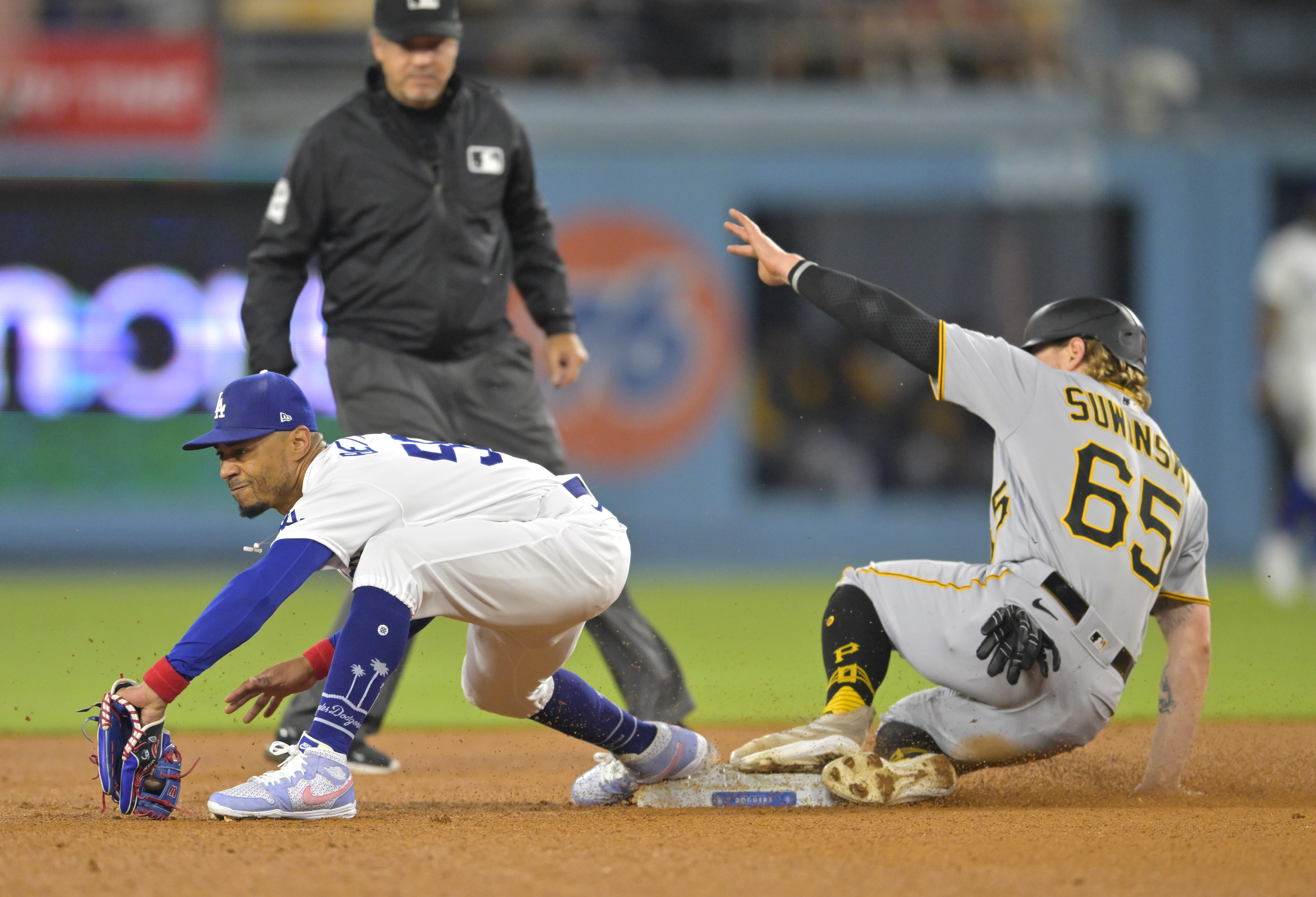 J.D. Martinez and David Peralta hit back-to-back homers as Dodgers hold on  to beat Pirates 6-4 – NBC Los Angeles