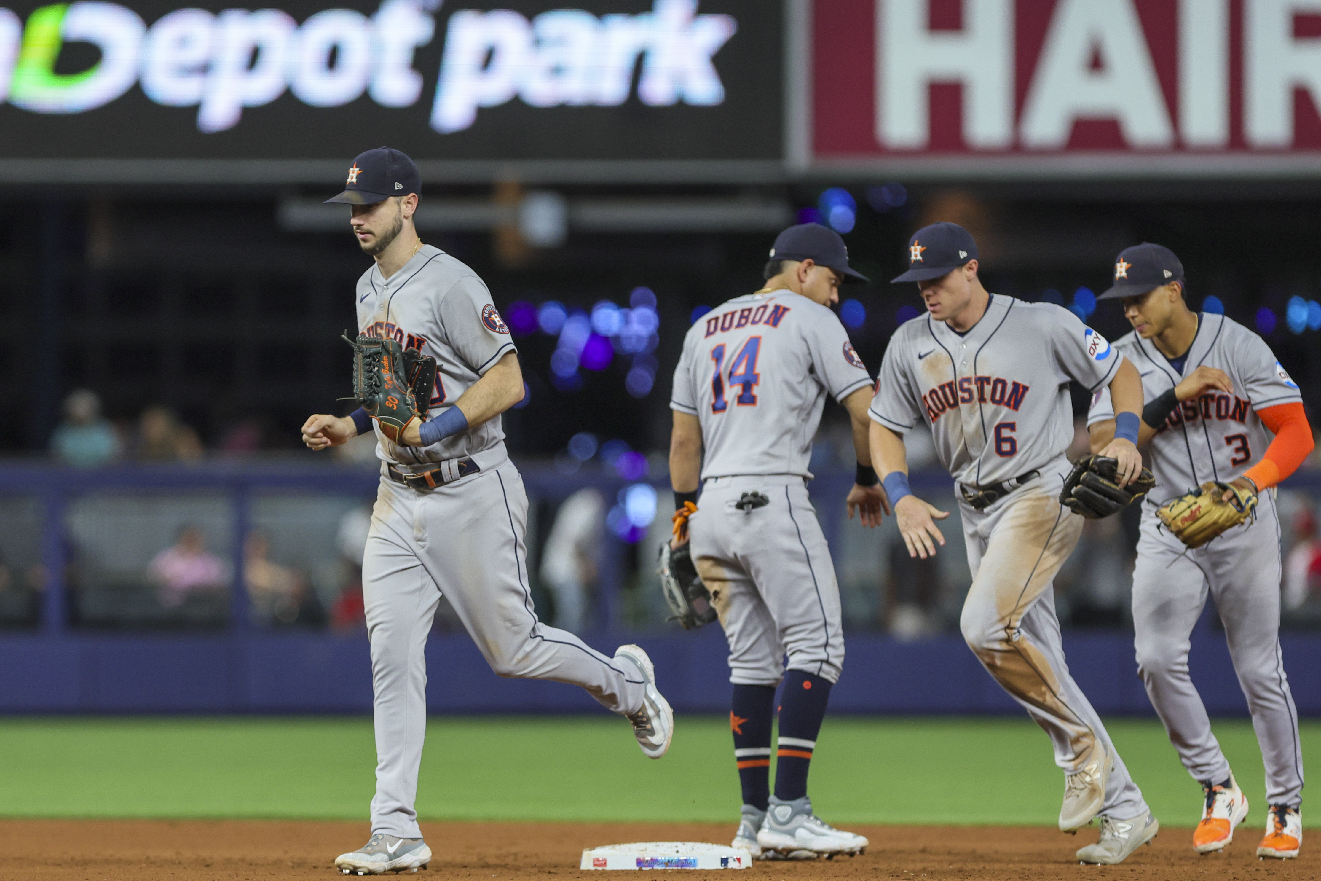 Houston Astros Injury Update: Mauricio Dubon Exits Game Against