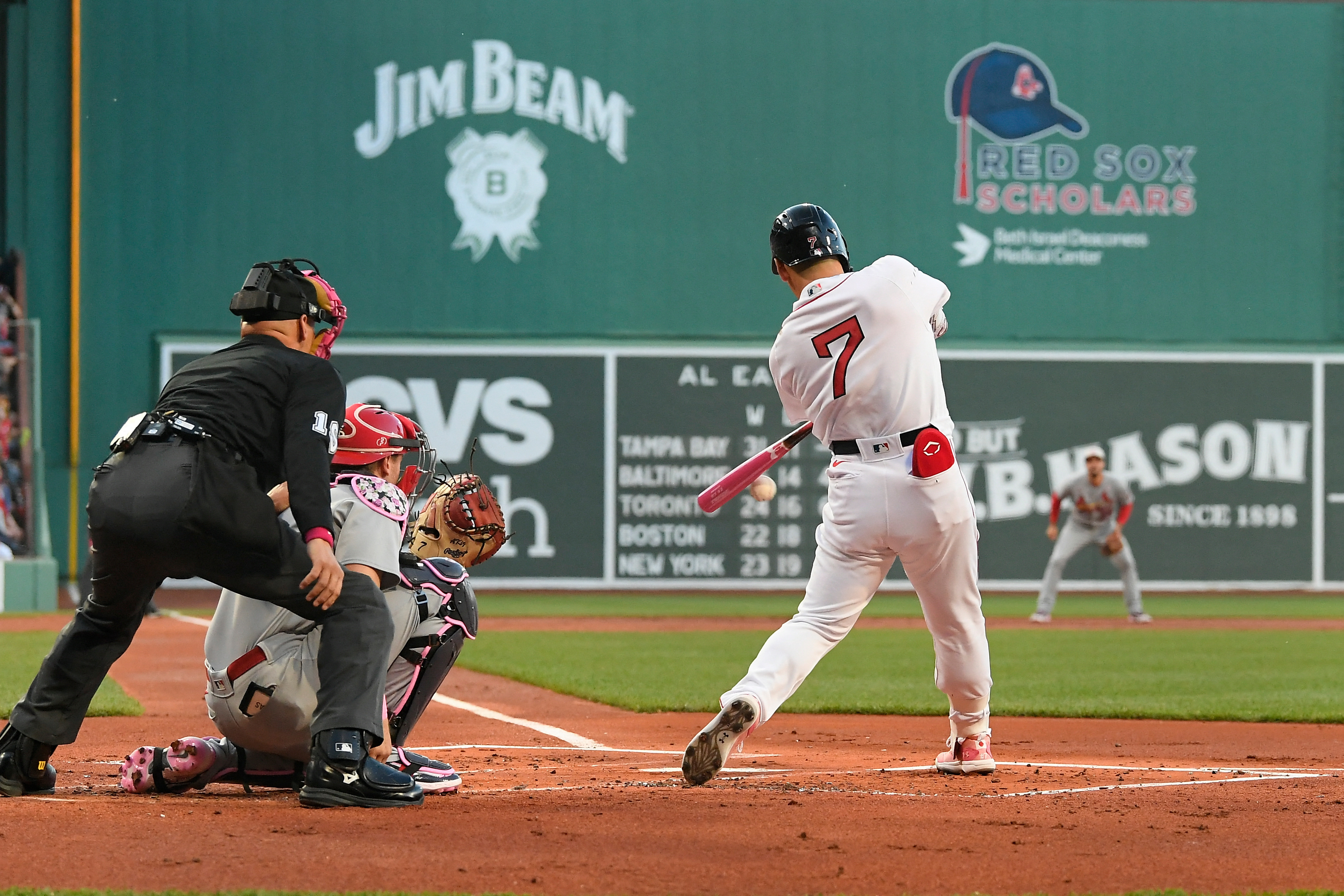 Cardinals complete 3-game sweep with 9-1 rout of Red Sox