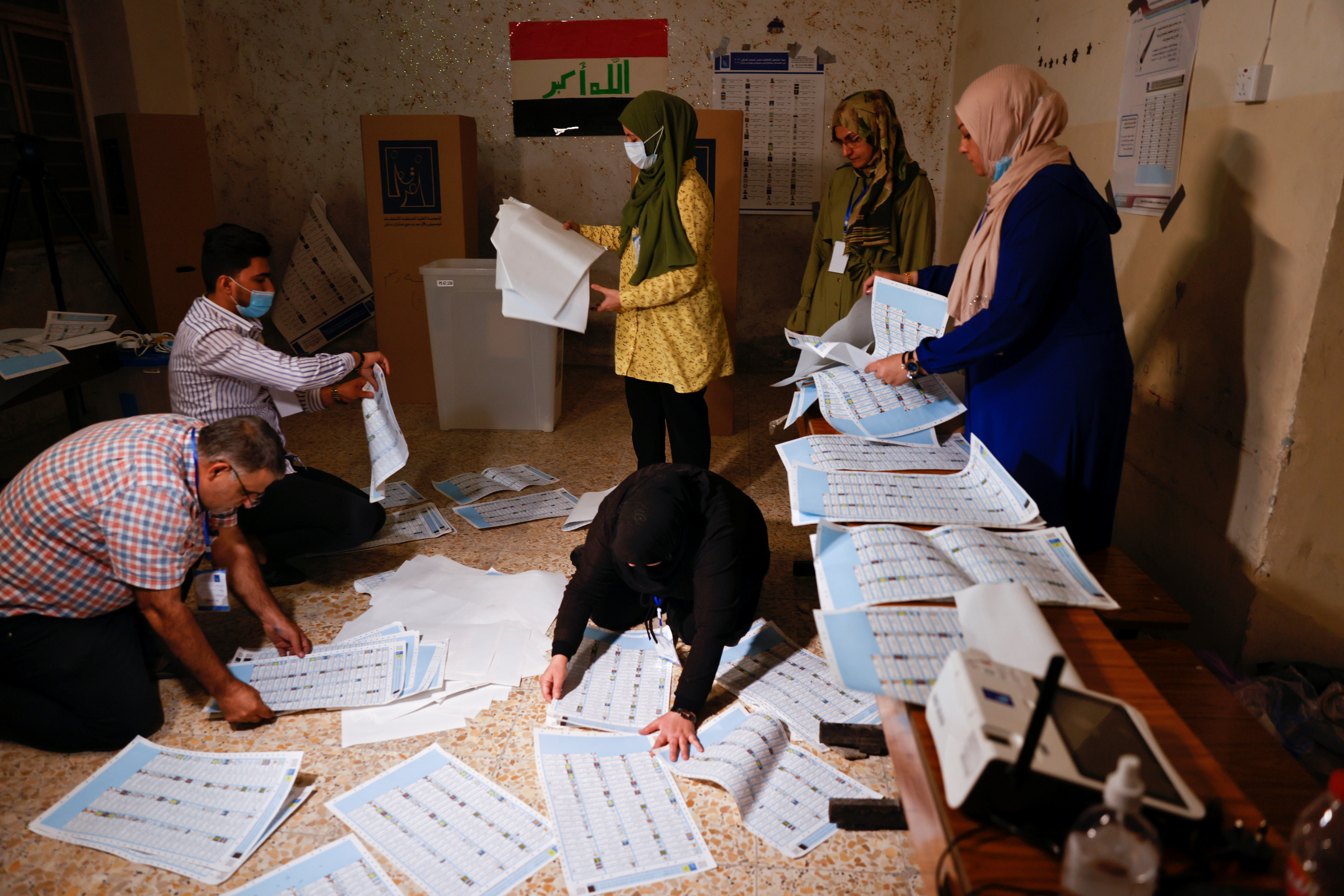 Iraqis vote in general election