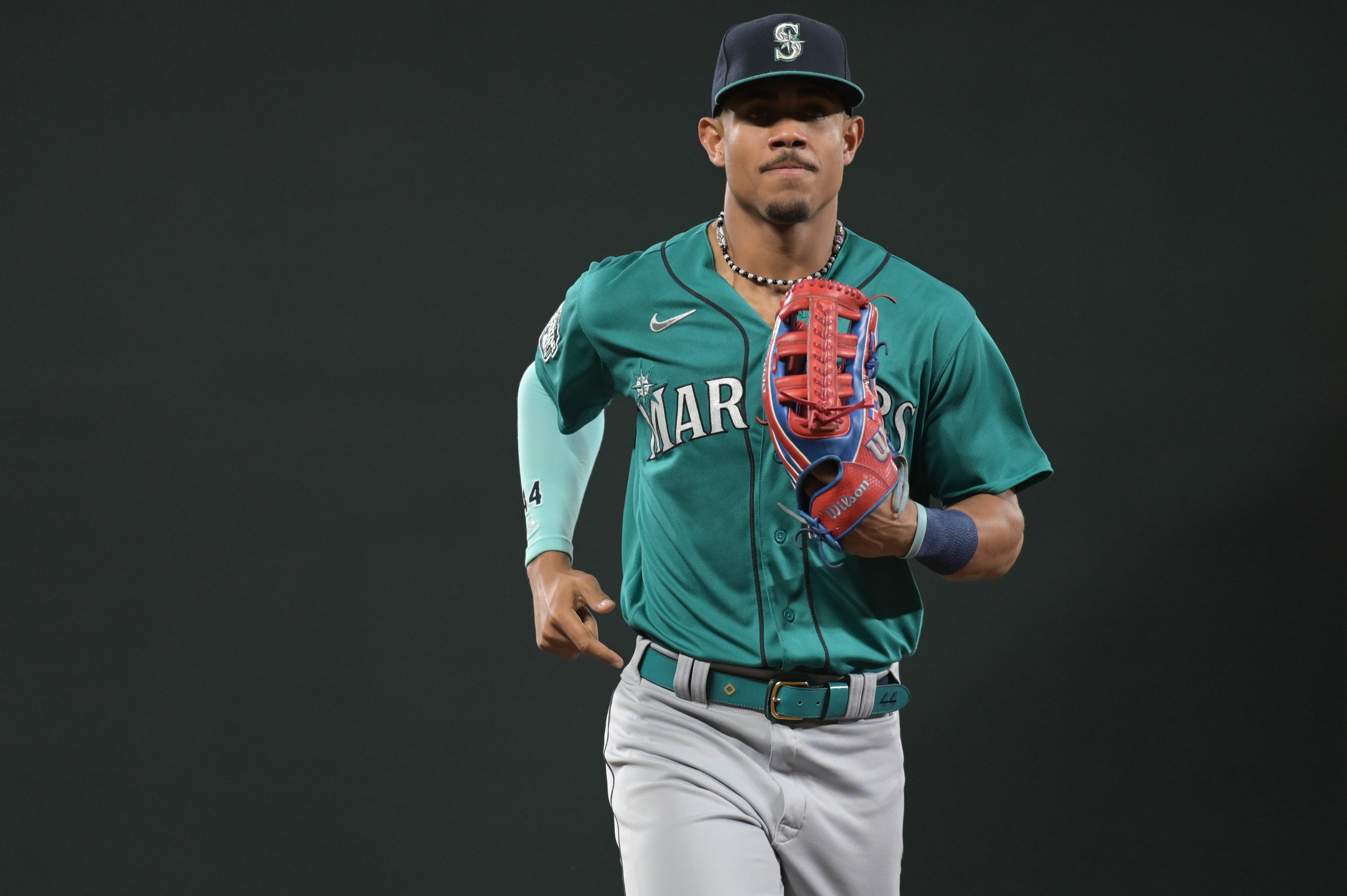 Mariners get pitching, hitting in 13-1 drubbing of Orioles